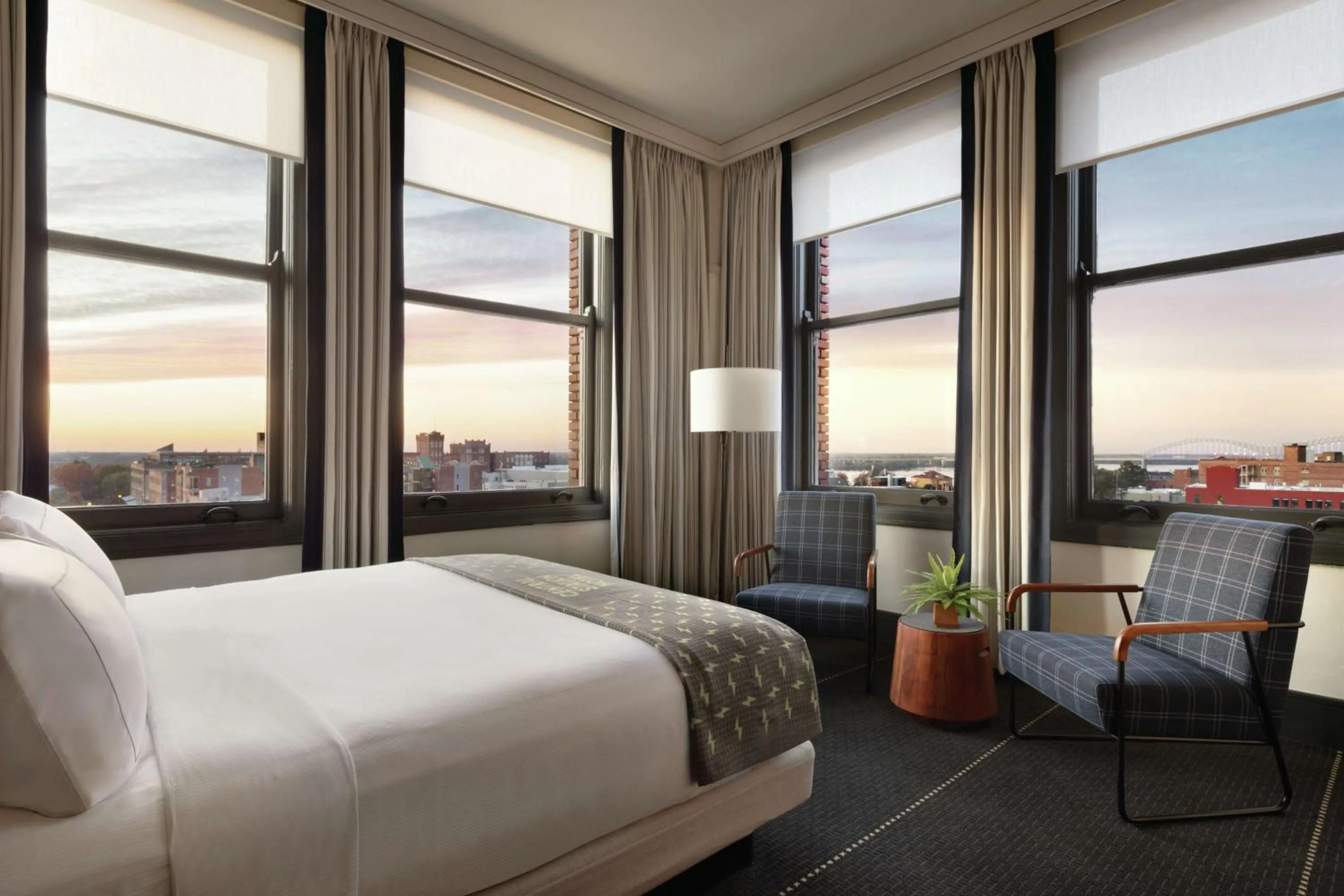 Deluxe King Room with Sofa Bed in The Central Station Memphis, Curio Collection By Hilton
