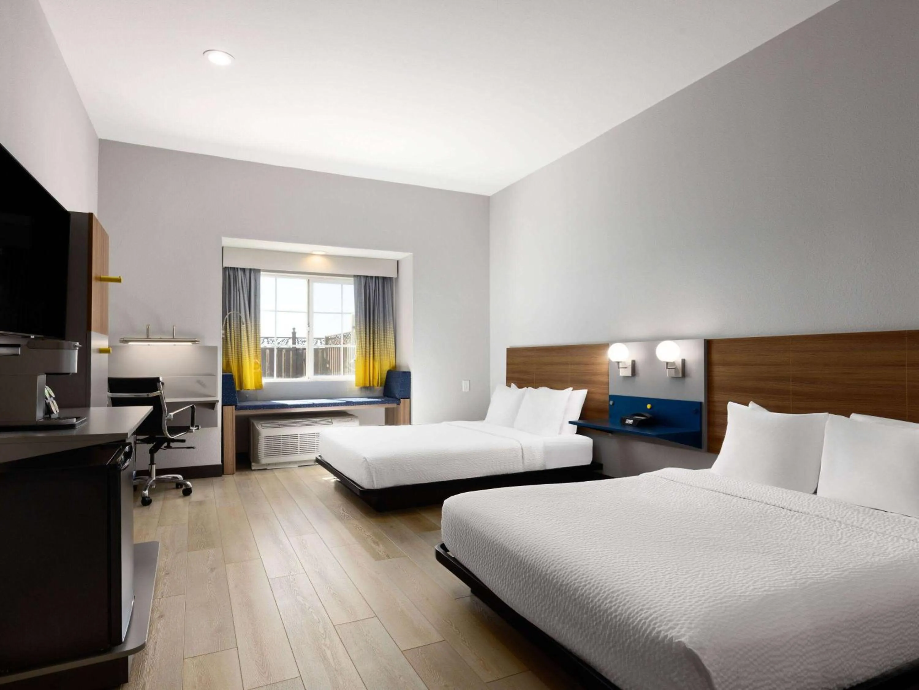 Deluxe Queen Room - Disabiality Access - Non-Smoking in Microtel Inn & Suites by Wyndham Tracy