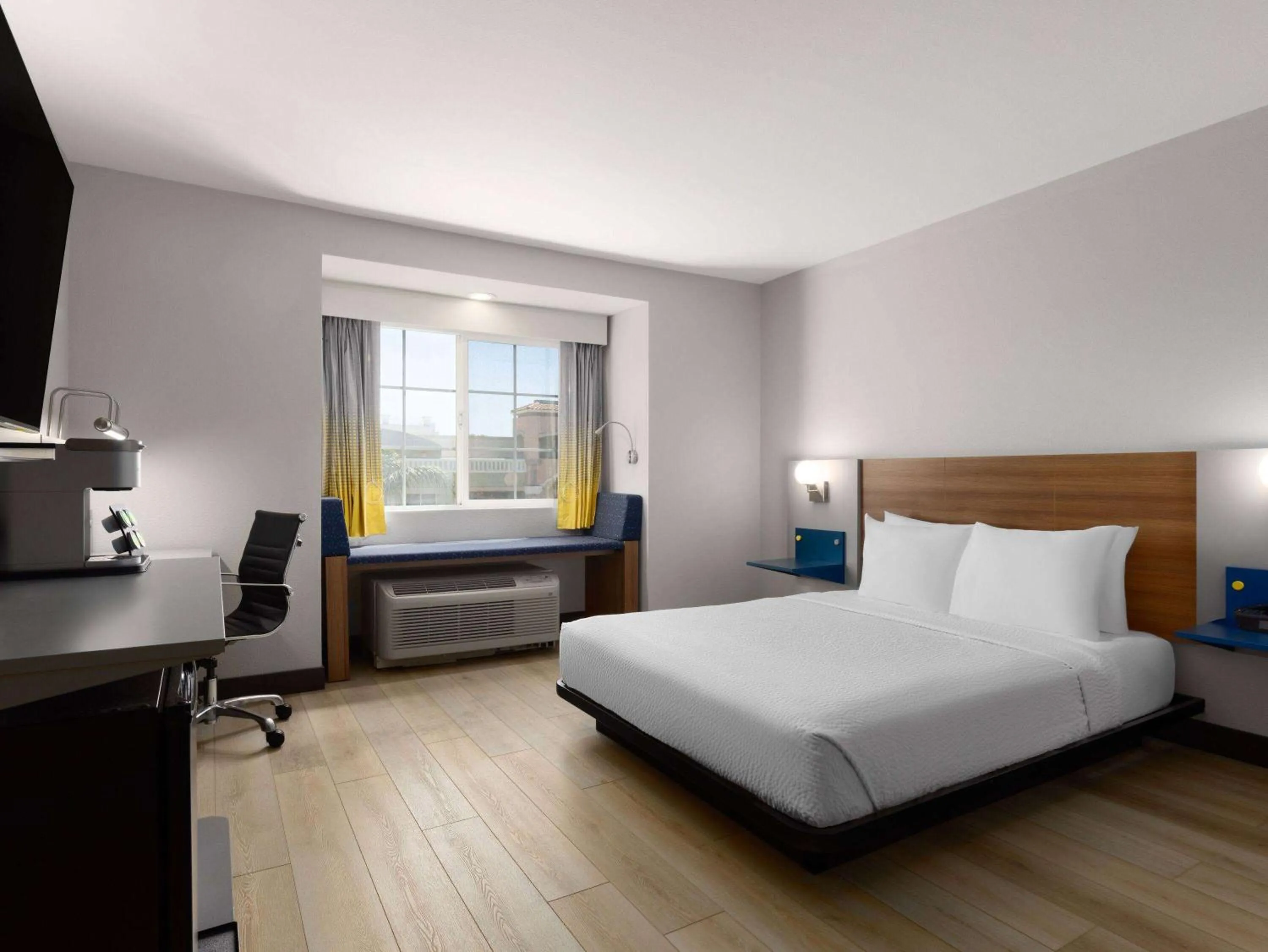 Queen Room - Disability Access - Non-Smoking in Microtel Inn & Suites by Wyndham Tracy