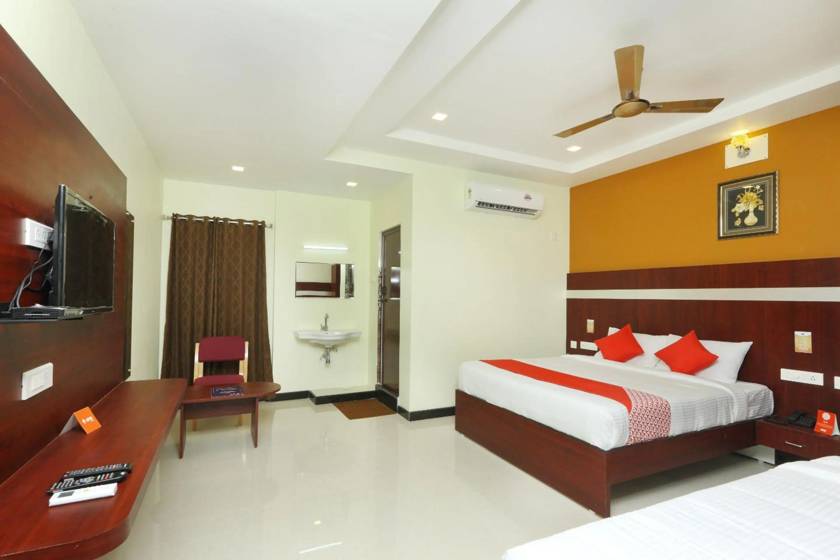 Deluxe Triple Room in Hotel Ramcharan Residency, Tirupati