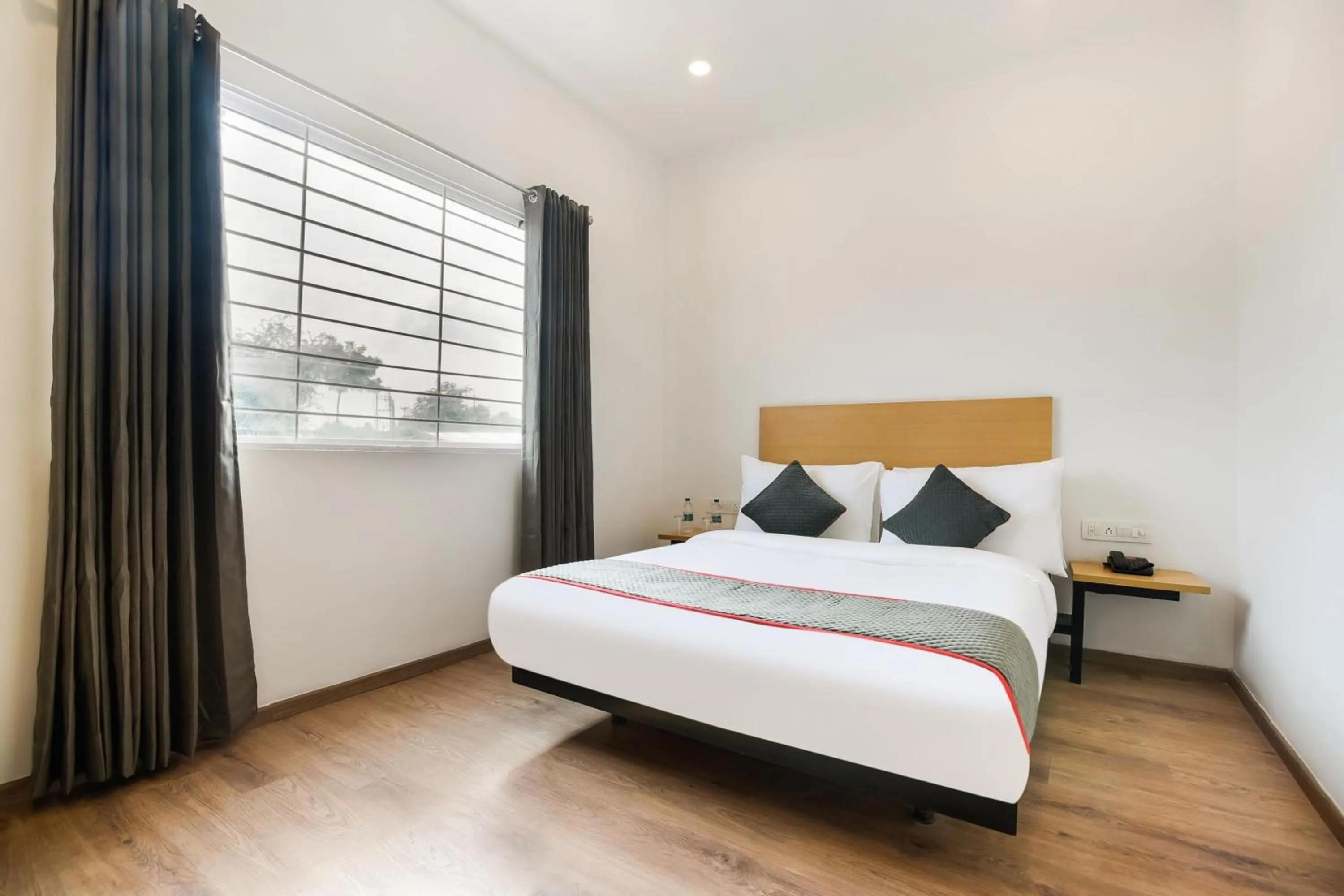 Classic Triple Room - single occupancy in Townhouse The Awadh Airport