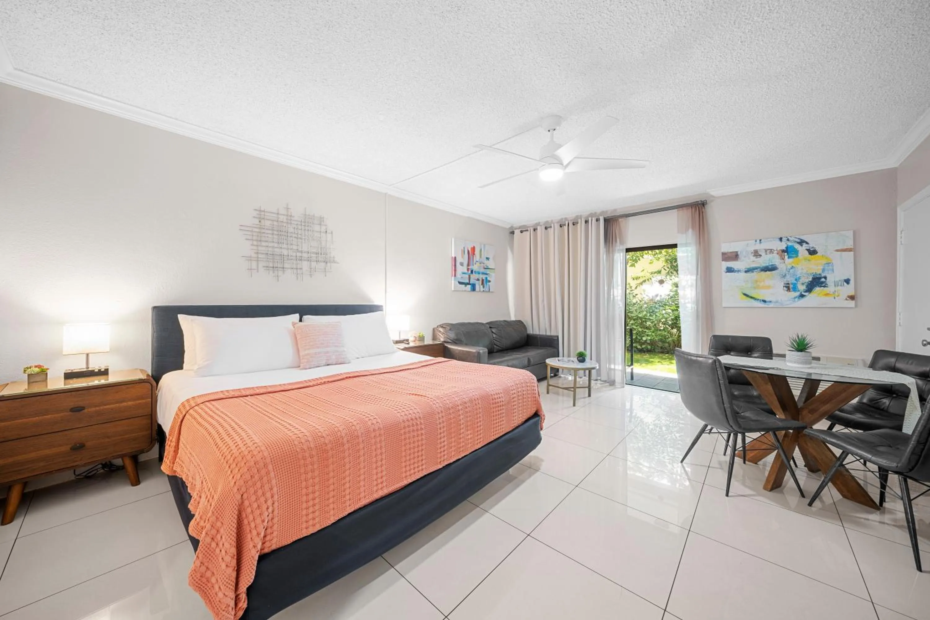 Premium King with Patio, Kitchenette and Sofa Bed in Boca Plaza