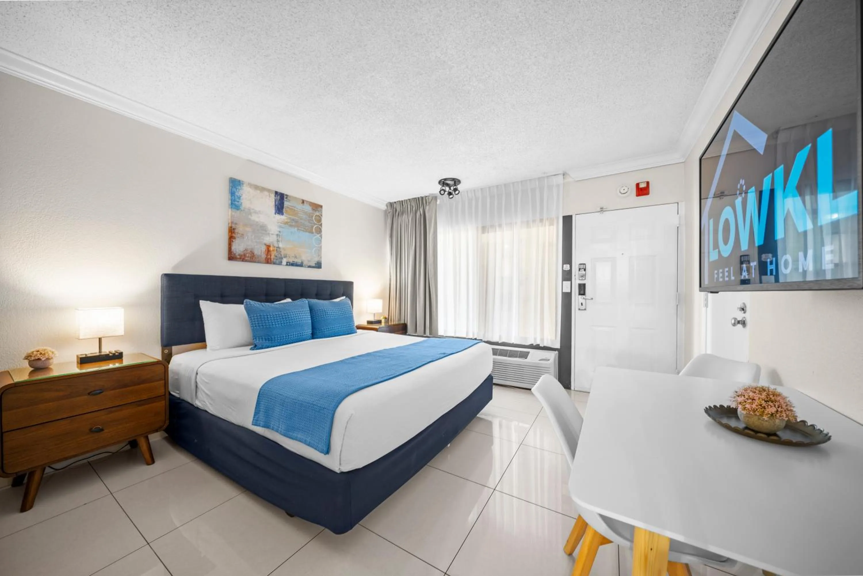 Standard Accessible Queen Room in Boca Plaza