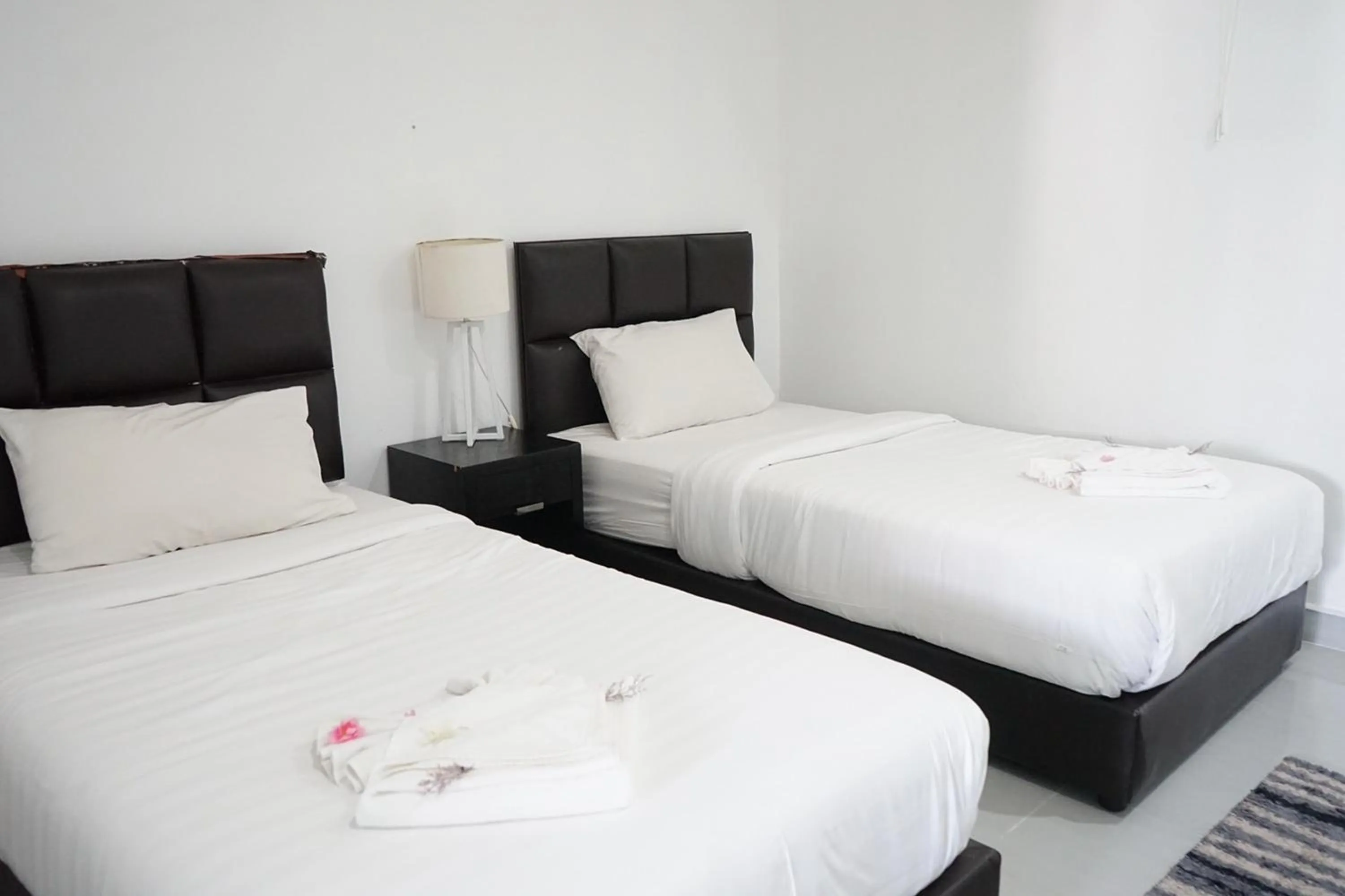 Standard Twin Room in Chaiyai River Front Hotel