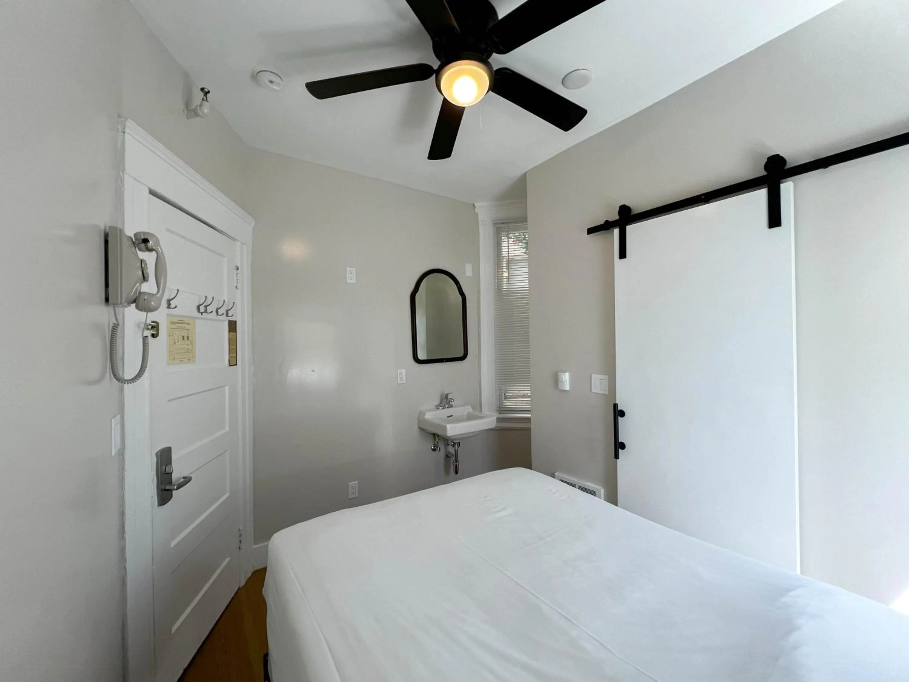 Double Room with Private Bathroom in San Remo Hotel