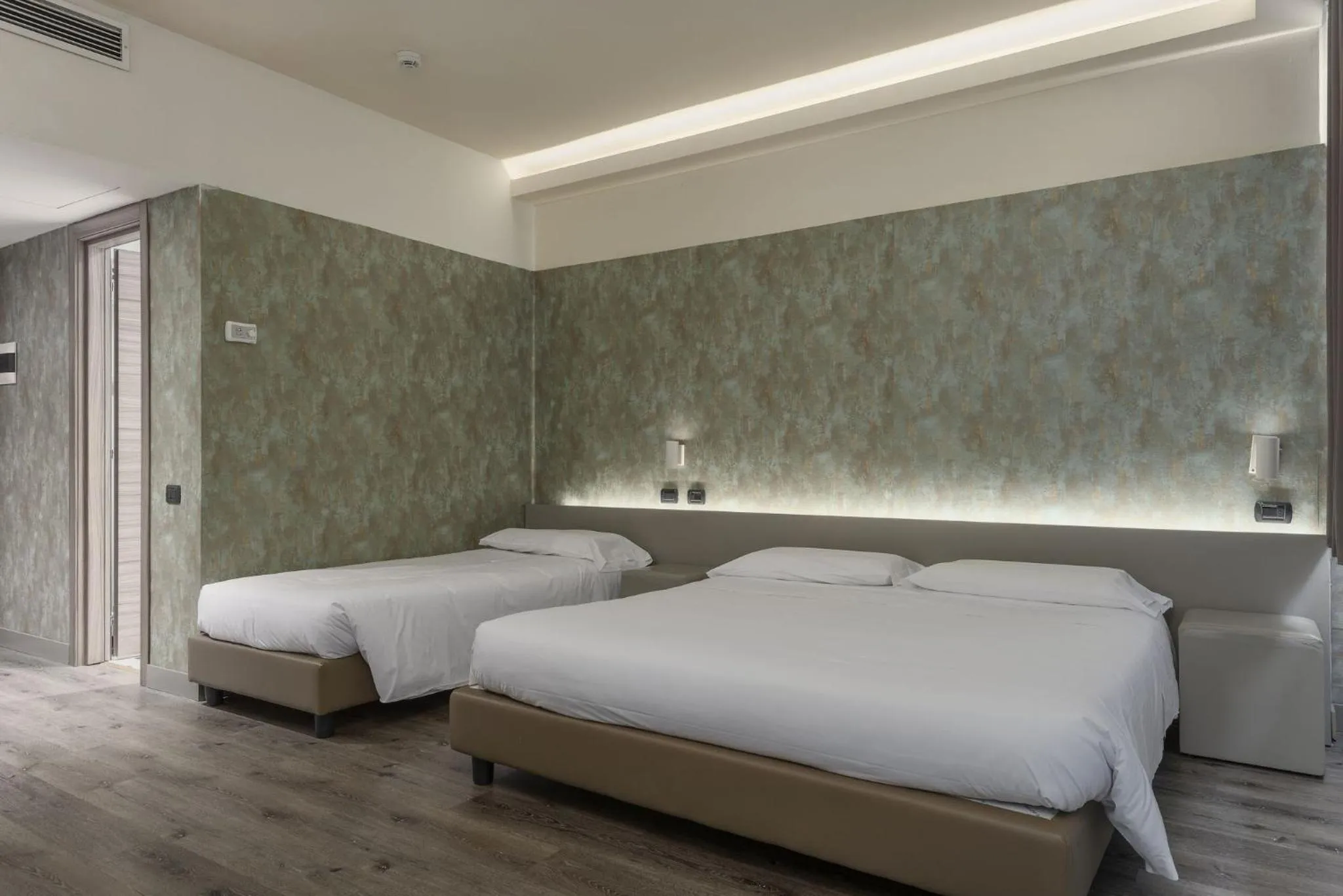 Quadruple Room with Private Bathroom in The Gate Hotel - Firenze Nord