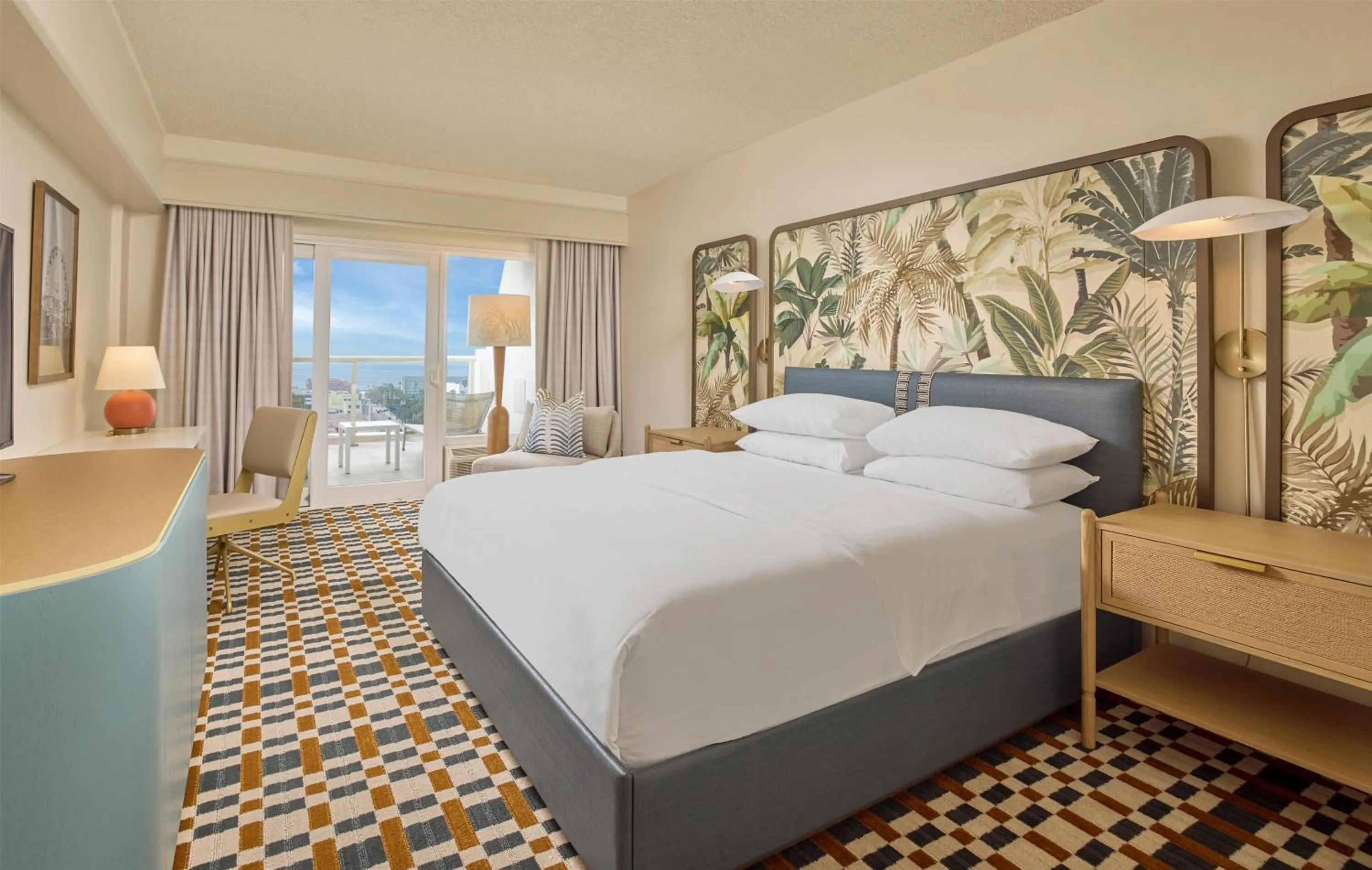 King Room with Balcony and Ocean View in Hyatt Centric Delfina Santa Monica
