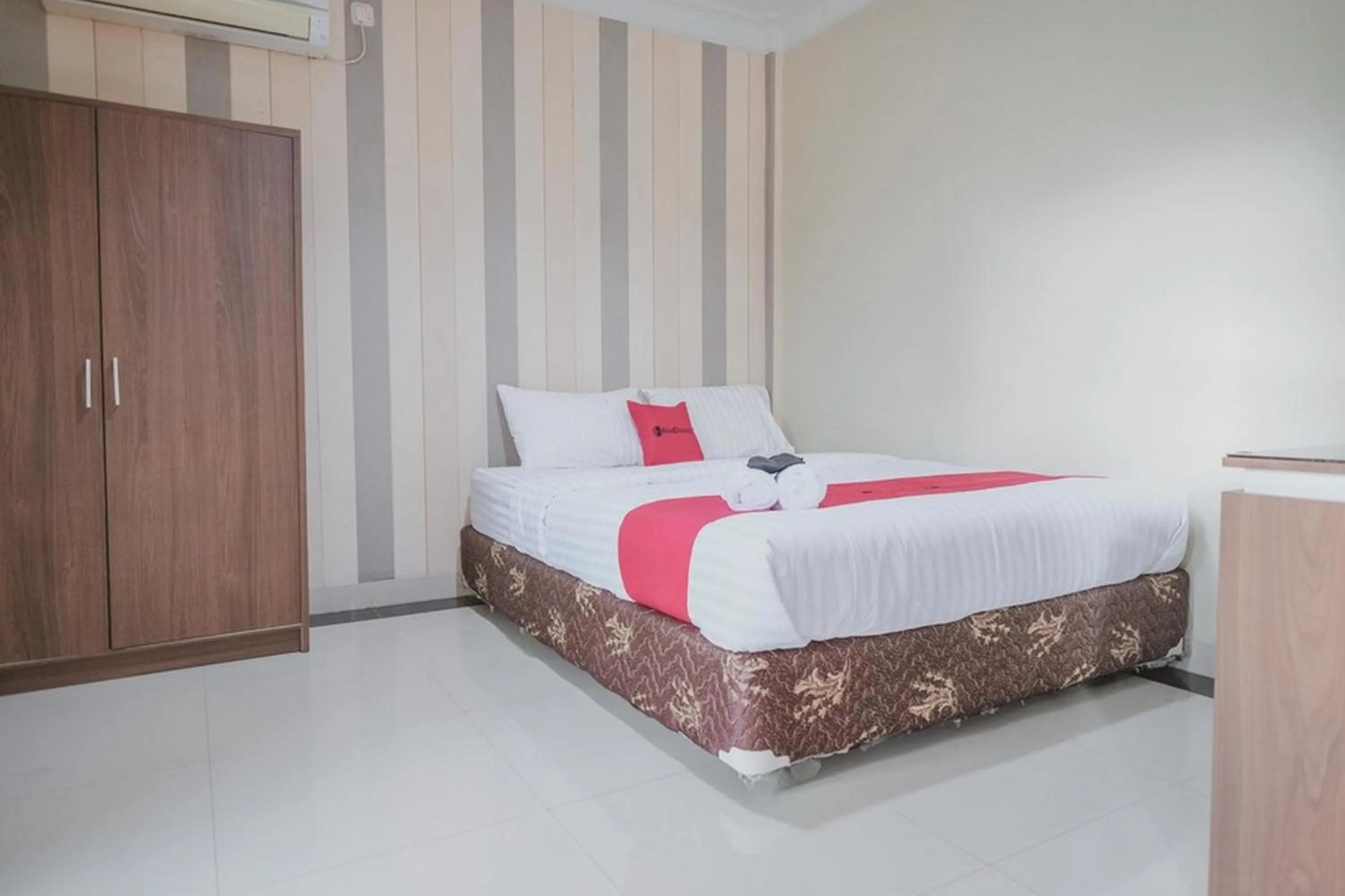 Double Room in RedDoorz Syariah near Jamtos Jambi 2