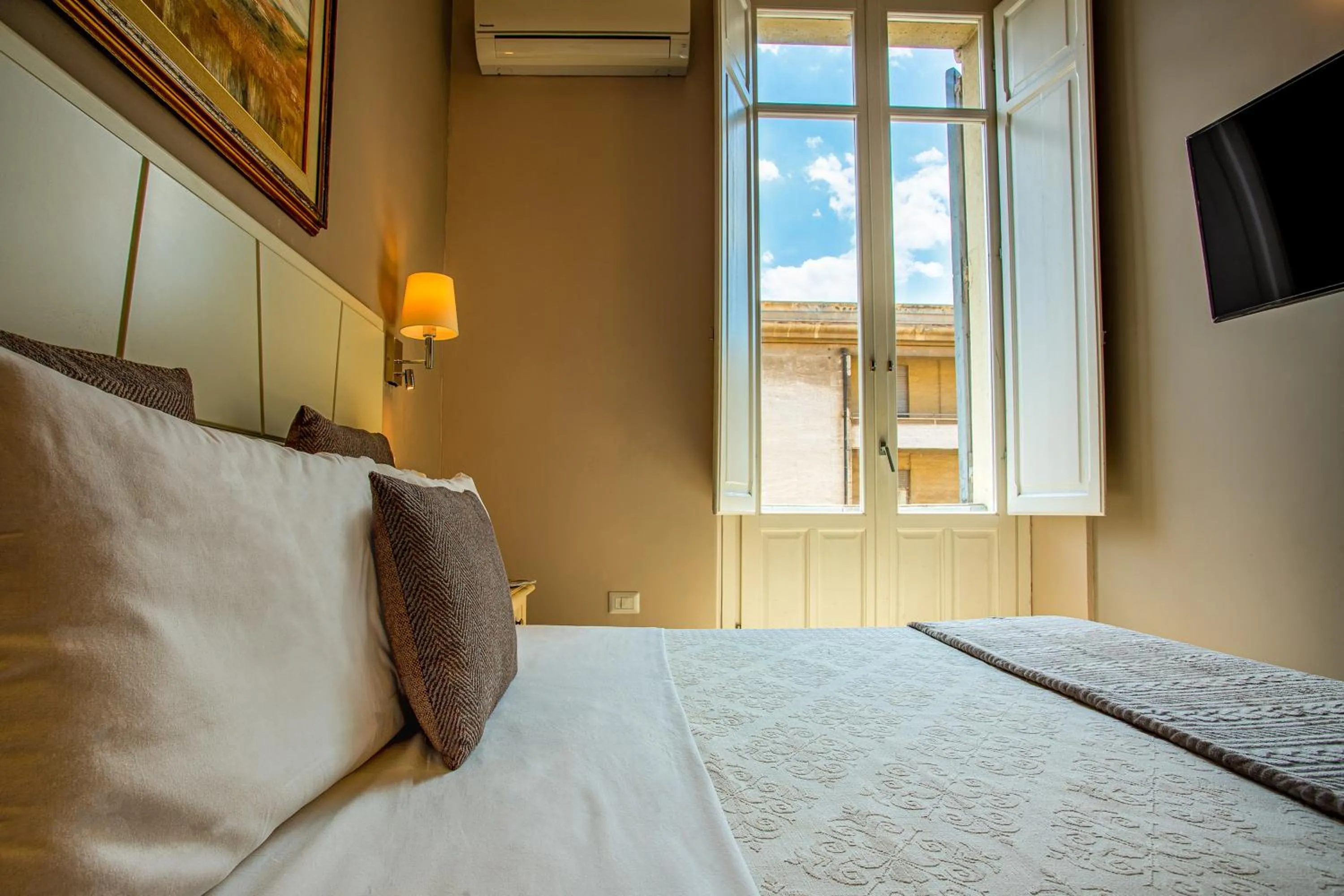 Double Room with Private Bathroom in Marlin Rooms