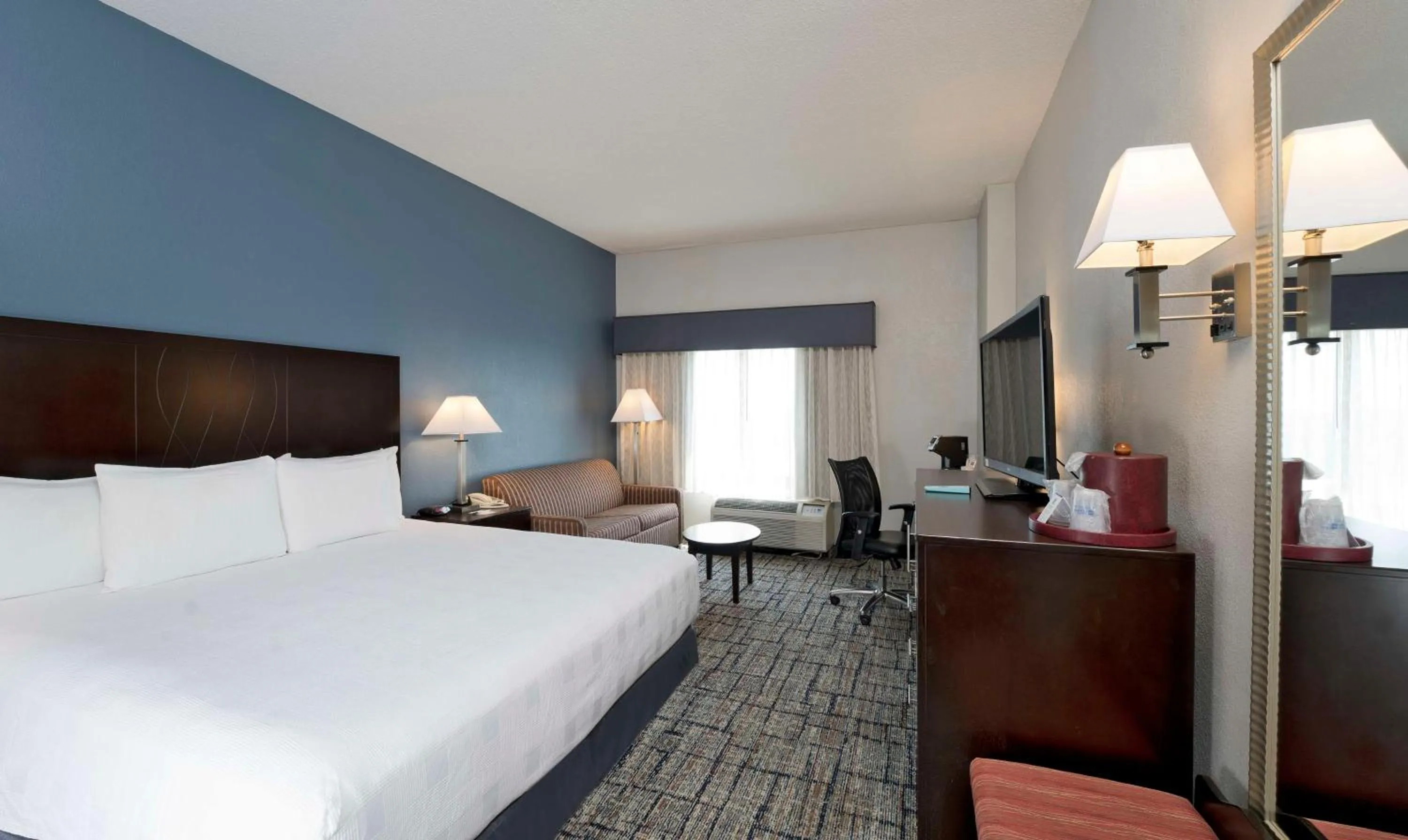 King Room with Roll-In Shower - Mobility Access/Non-Smoking in Best Western Plus Hotel & Conference Center