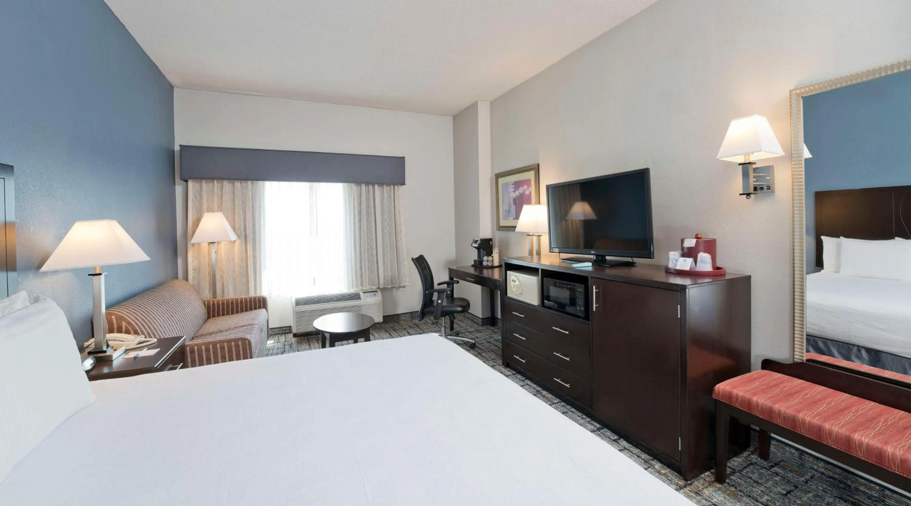 Executive Level - King Room - Non/Smoking in Best Western Plus Hotel & Conference Center