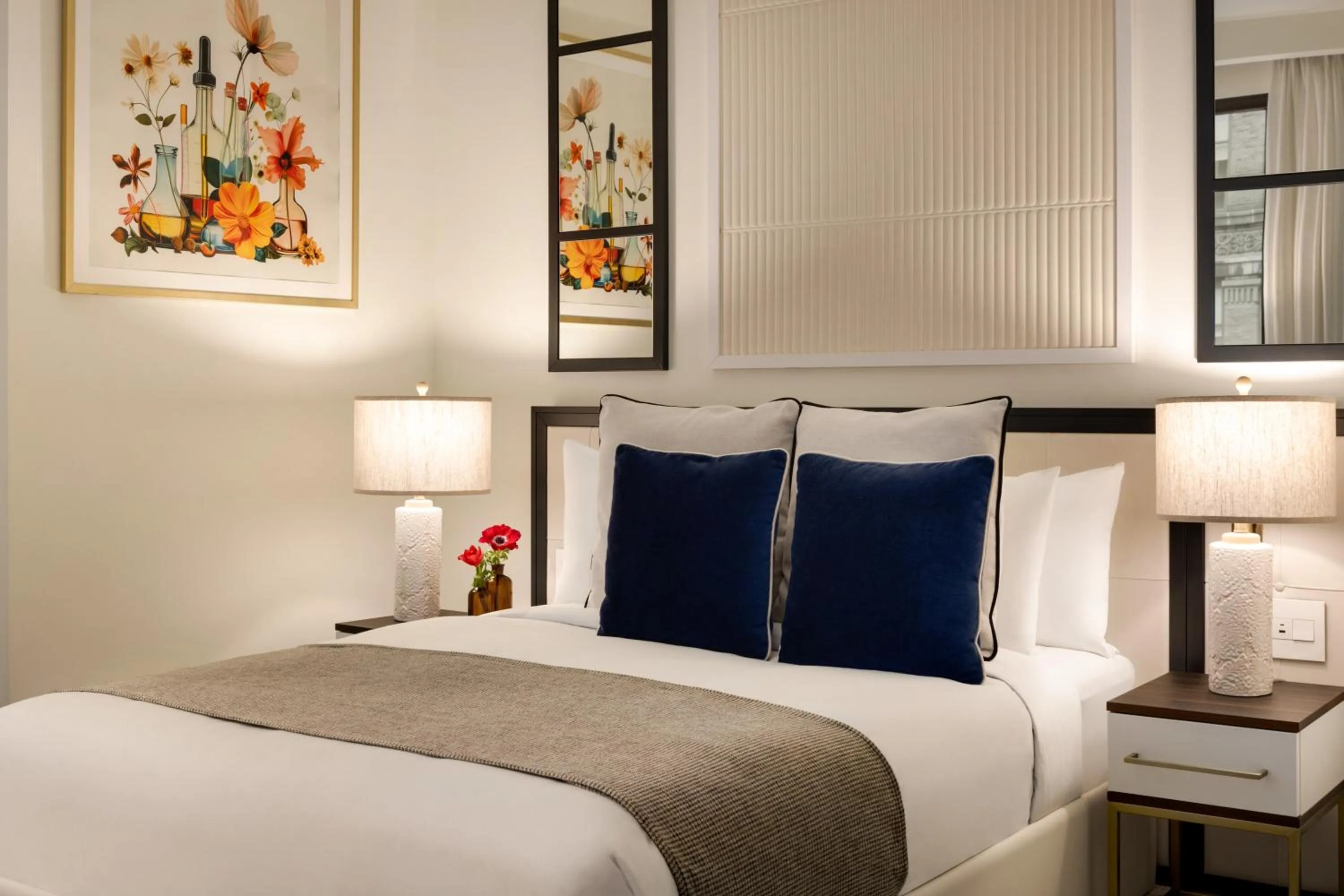 Deluxe Queen Room in The Chemists Club Hotel