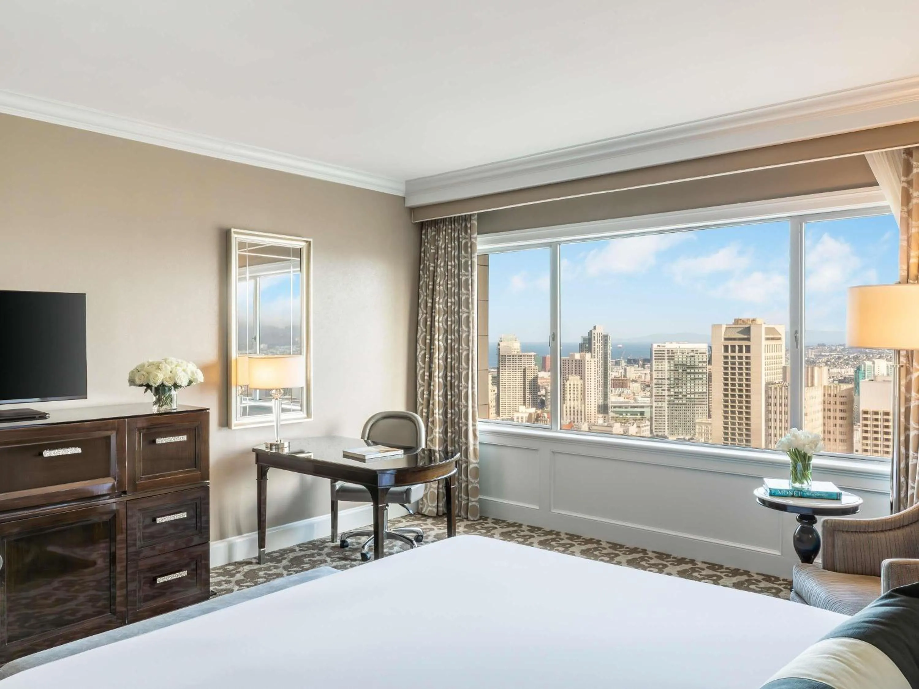 Signature King room with Skyline View  in Fairmont San Francisco