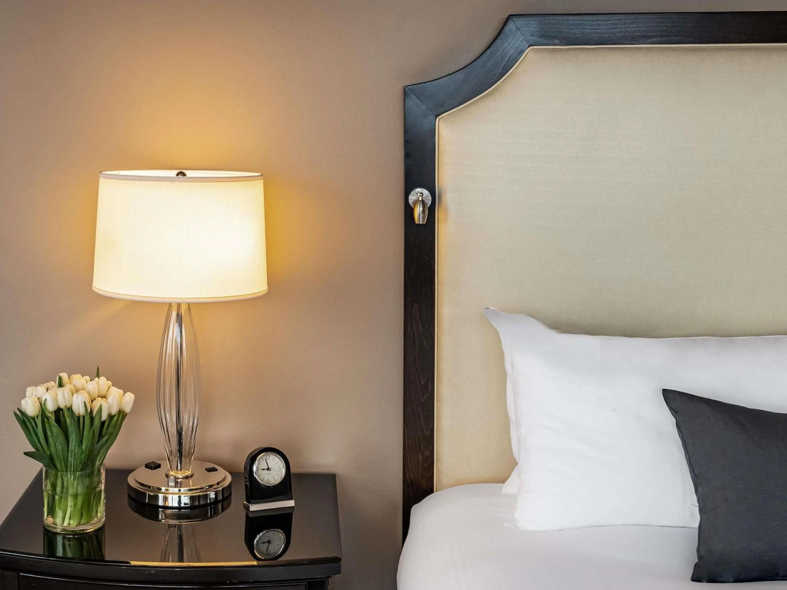 Signature Corner King Room with Skyline View in Fairmont San Francisco