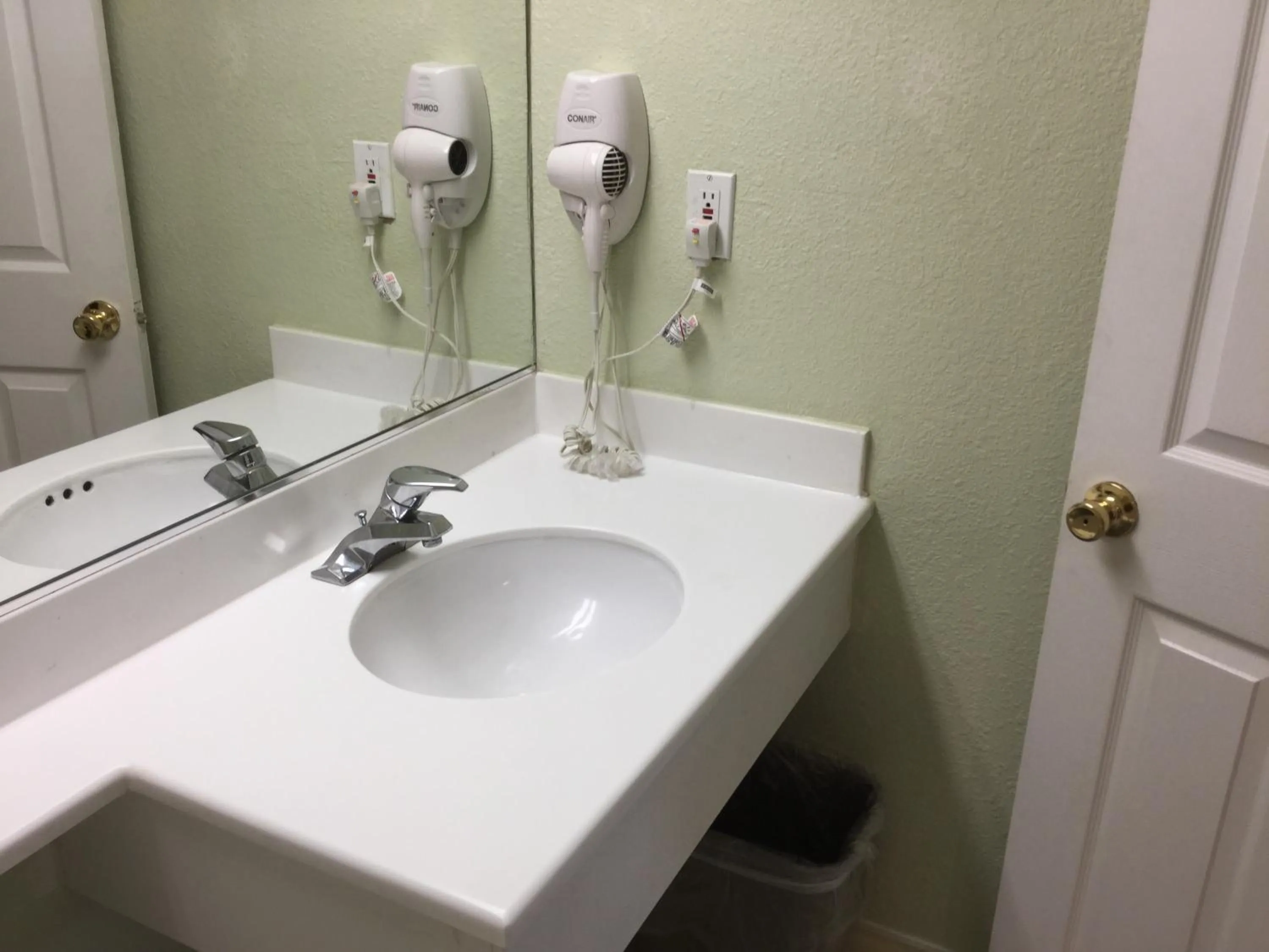 Family Room in Beverly Inn