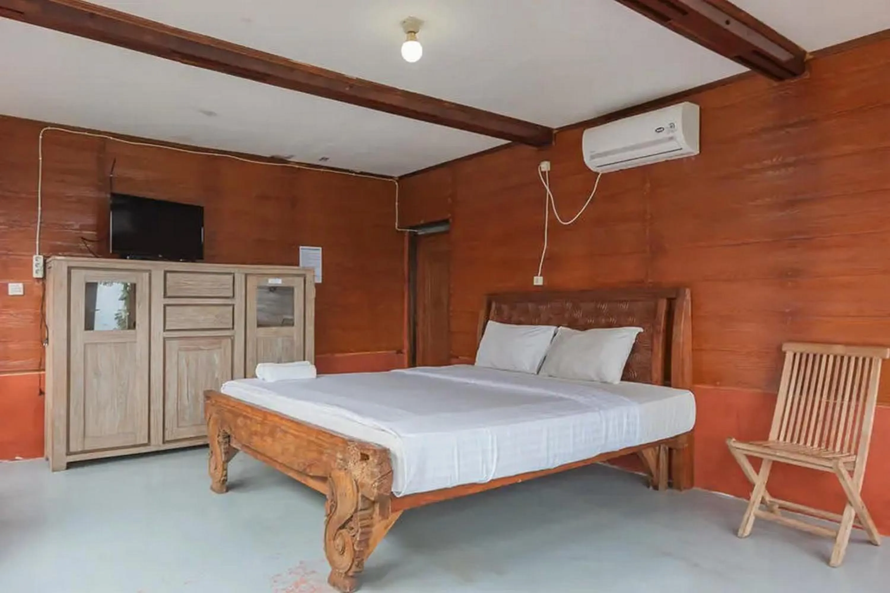 Standard Double Room in Kanaka Residence Mitra RedDoorz