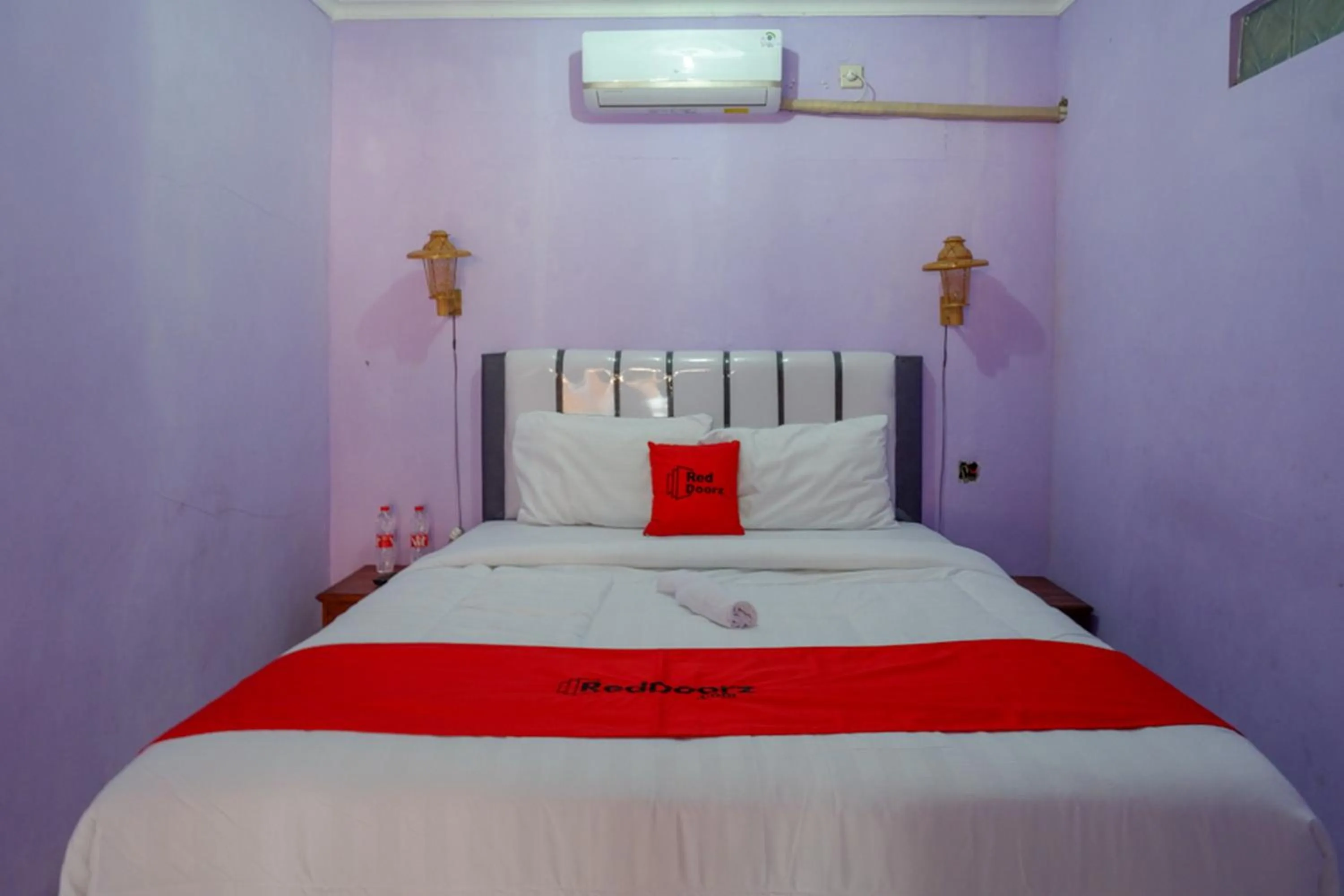 Standard Double Room in RedDoorz near Goa Jatijajar 2