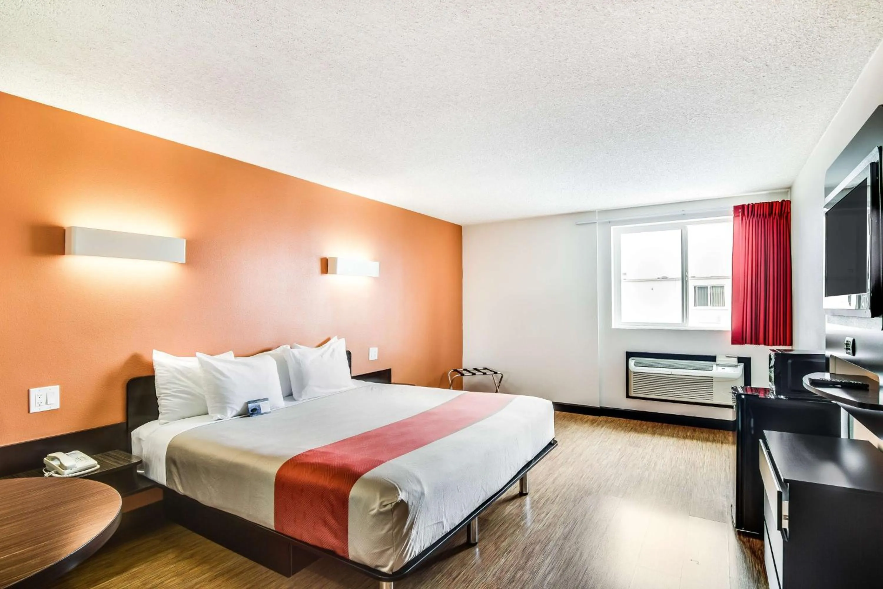 King Room - Disability Access - Non-Smoking in Motel 6-Carson, CA