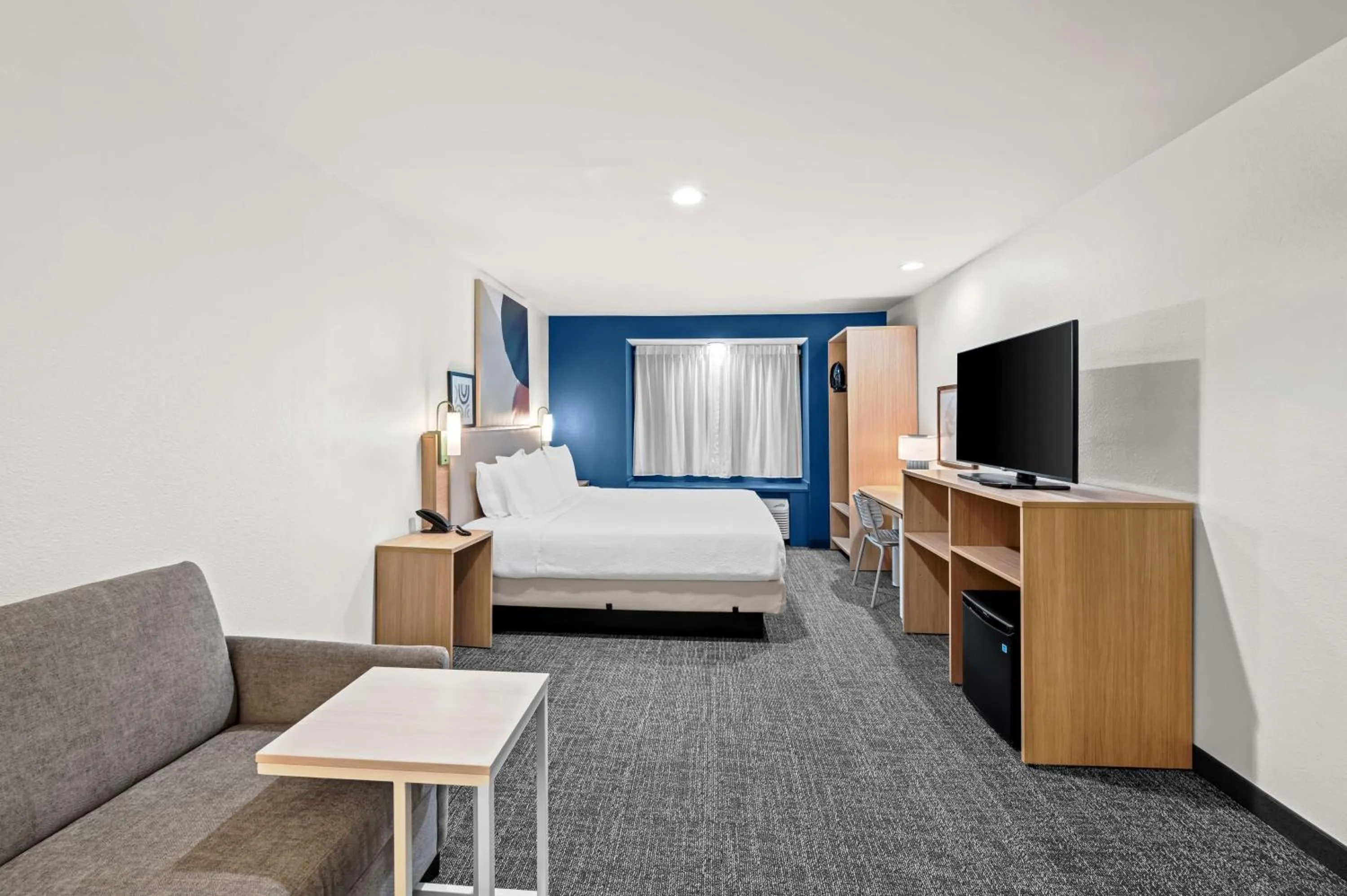 King Room in Comfort Inn & Suites Airport Dulles-Gateway