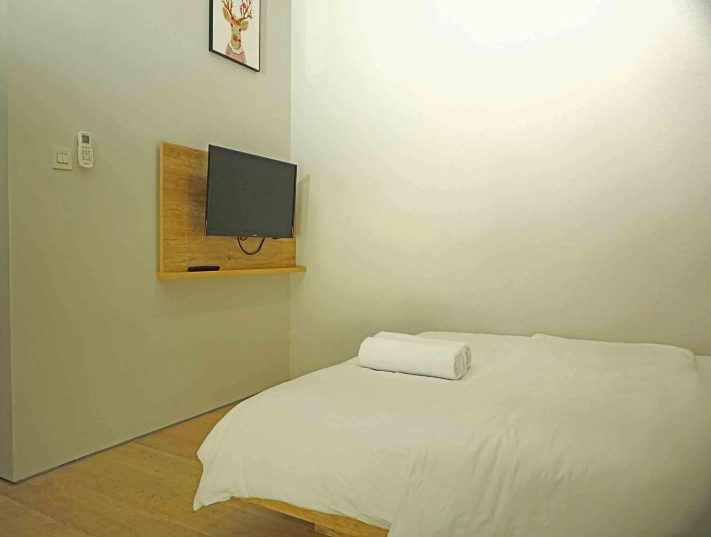 Deluxe Double Room in HM SOCIAL Karawaci