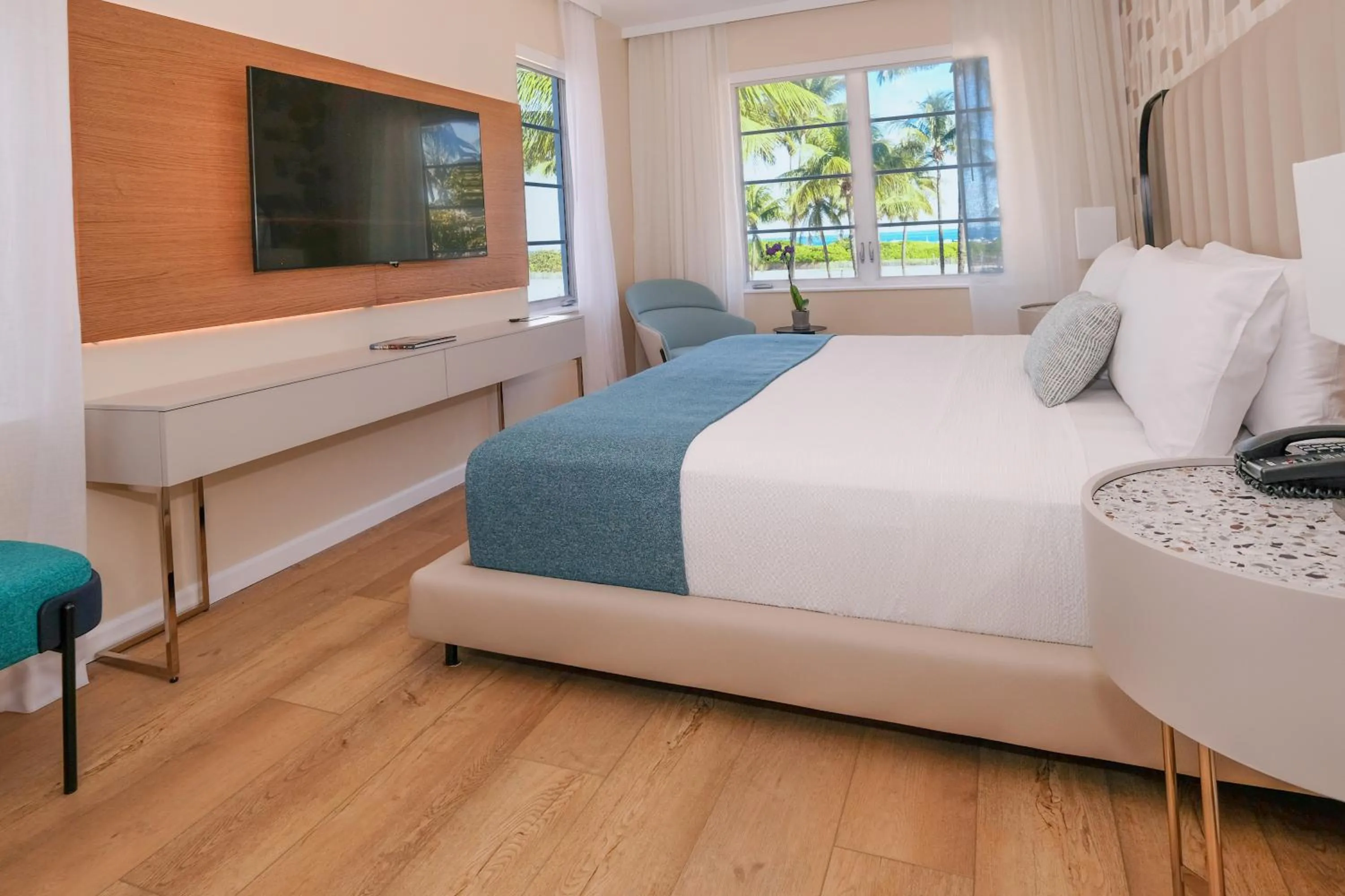 Ocean Front King Room in Avalon Hotel