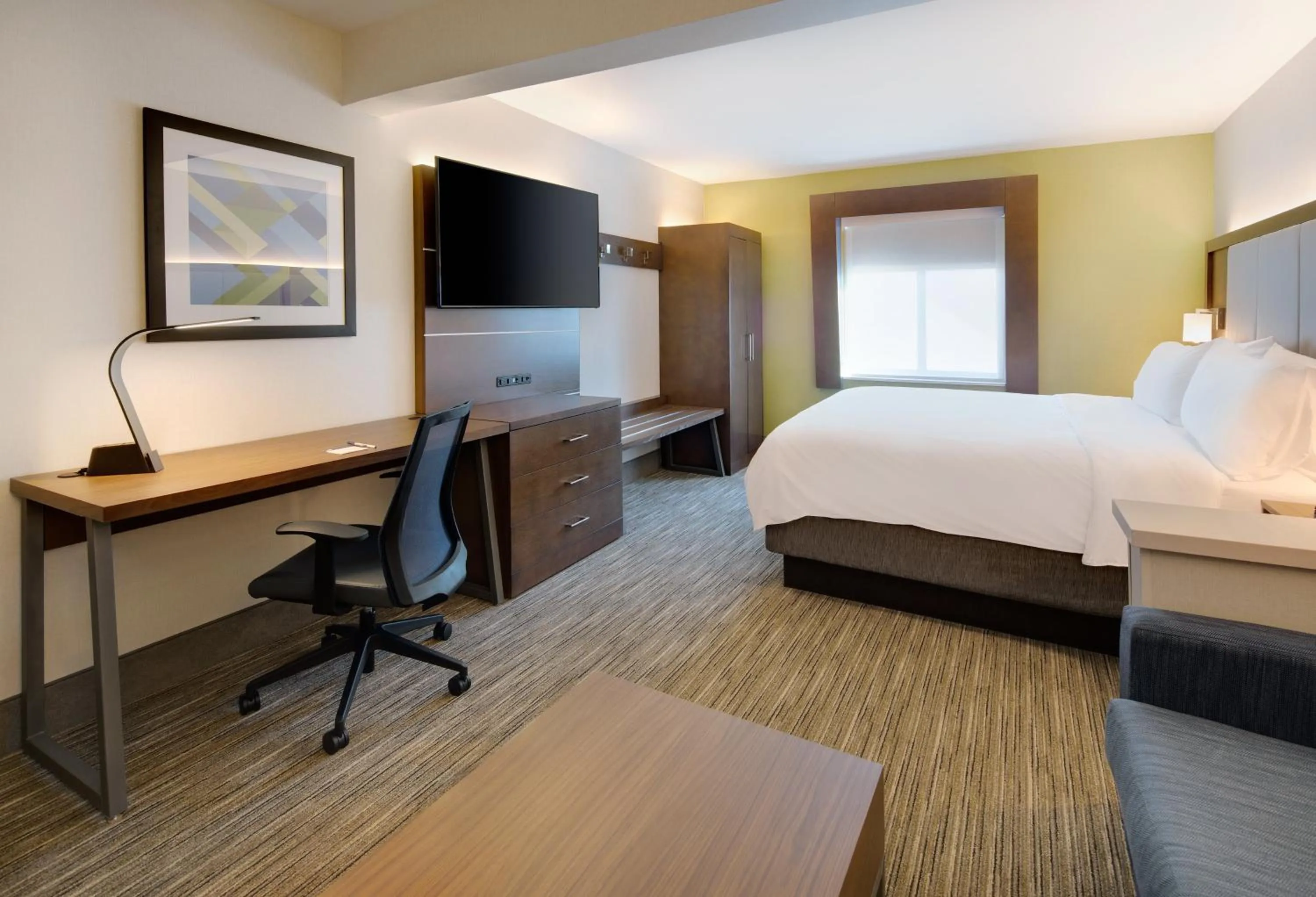 Standard King Room with Sofa Bed in Holiday Inn Express & Suites Bradley Airport by IHG