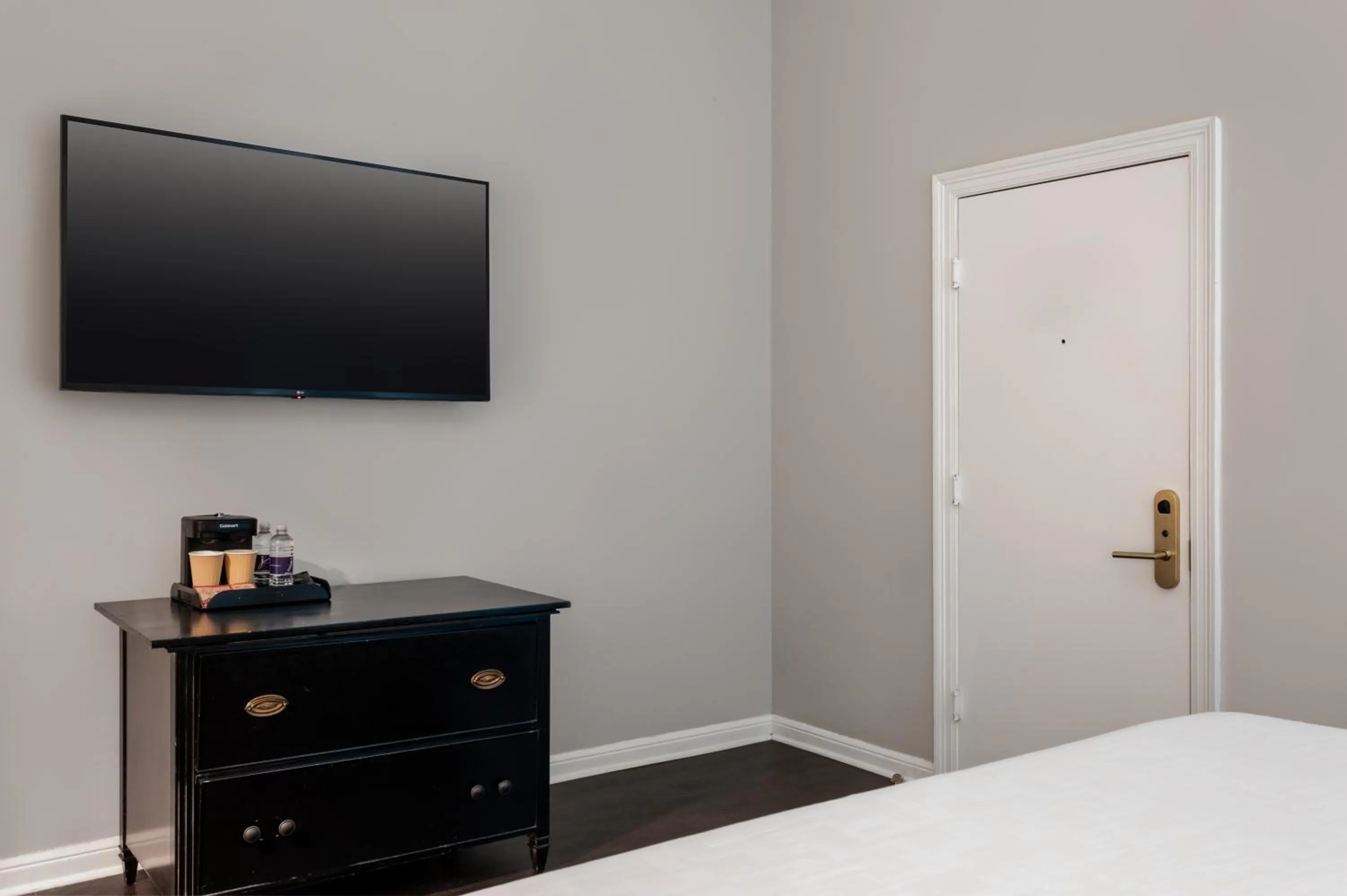 Petite Room in Chateau Hotel