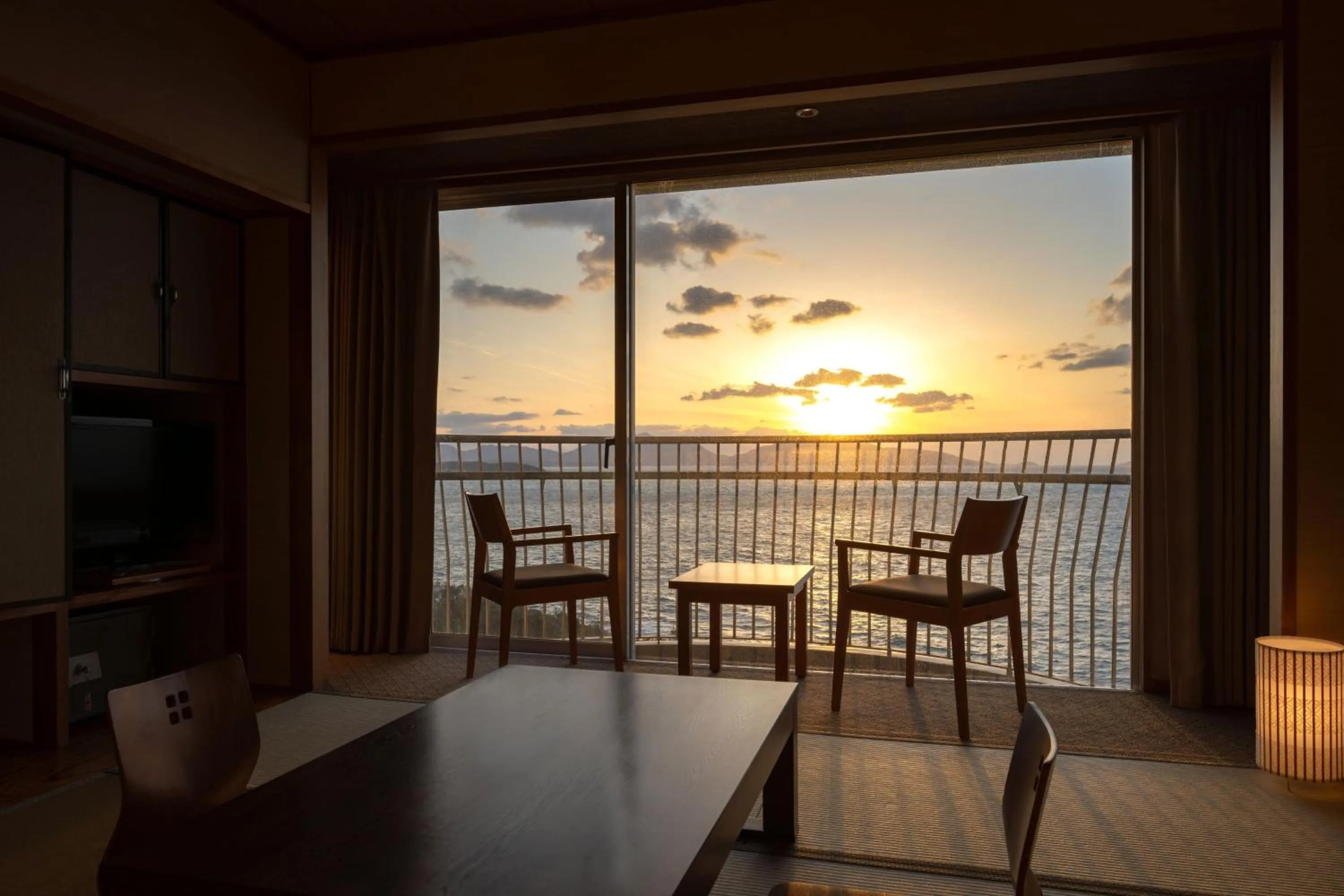 Japanese-Style Room (B) with Toilet and Ocean View - Non-Smoking in KAMENOI HOTEL Genkainada
