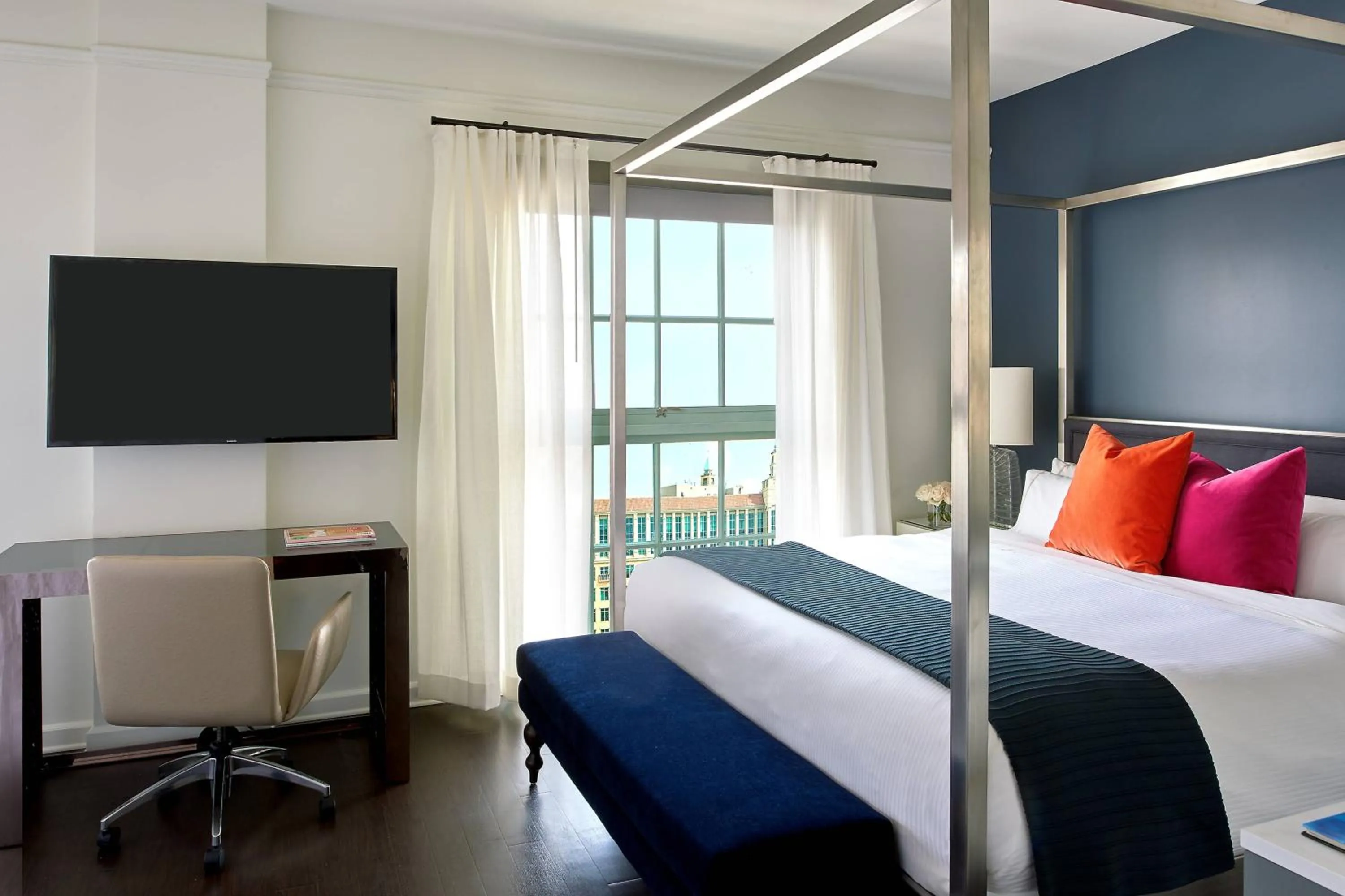 Guest Room, 1 King, City View in Hotel Colonnade Coral Gables, Autograph Collection