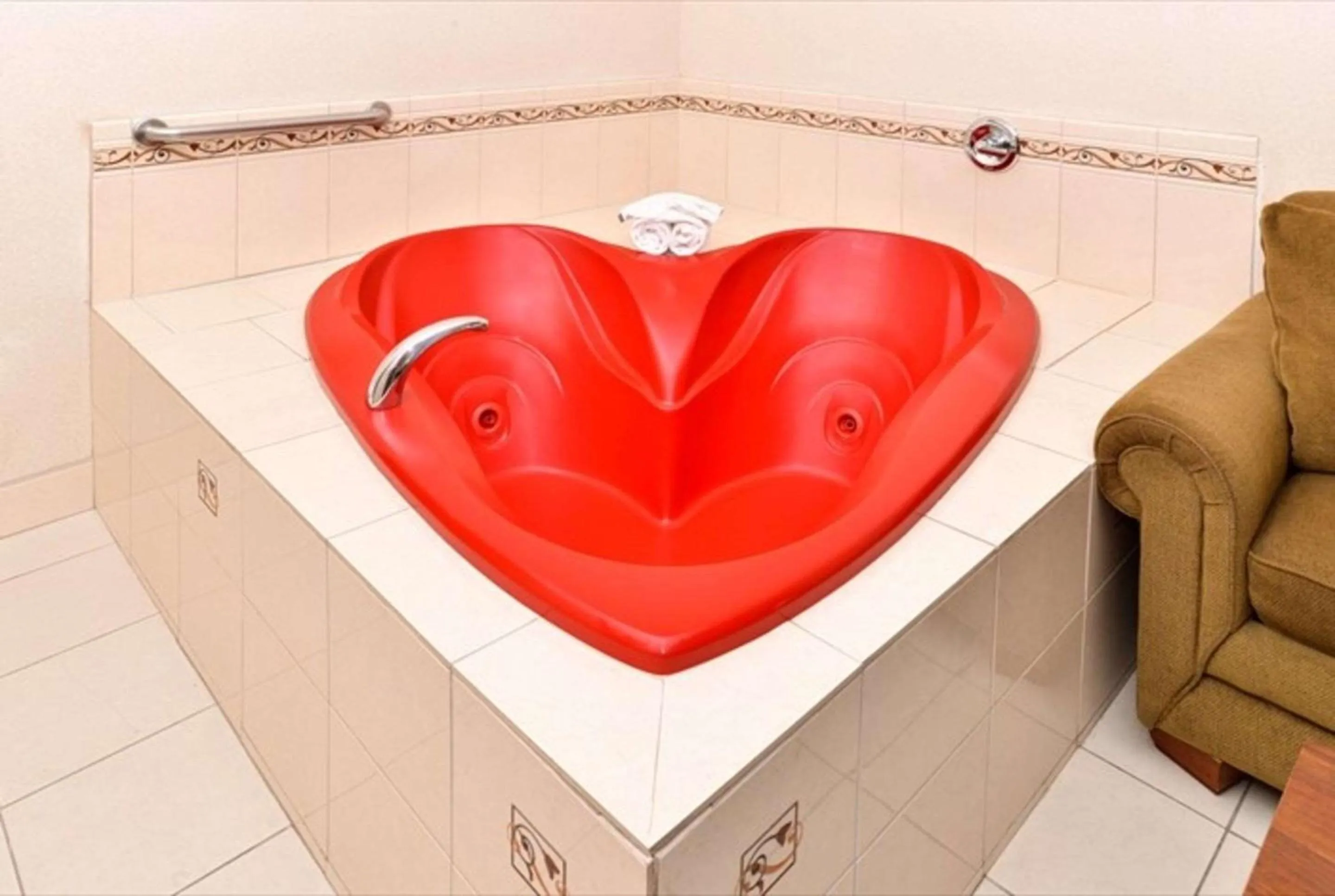 King Suite with Whirlpool - Accessible/Non-Smoking in Citrus Suites Redlands Loma Linda Hotel