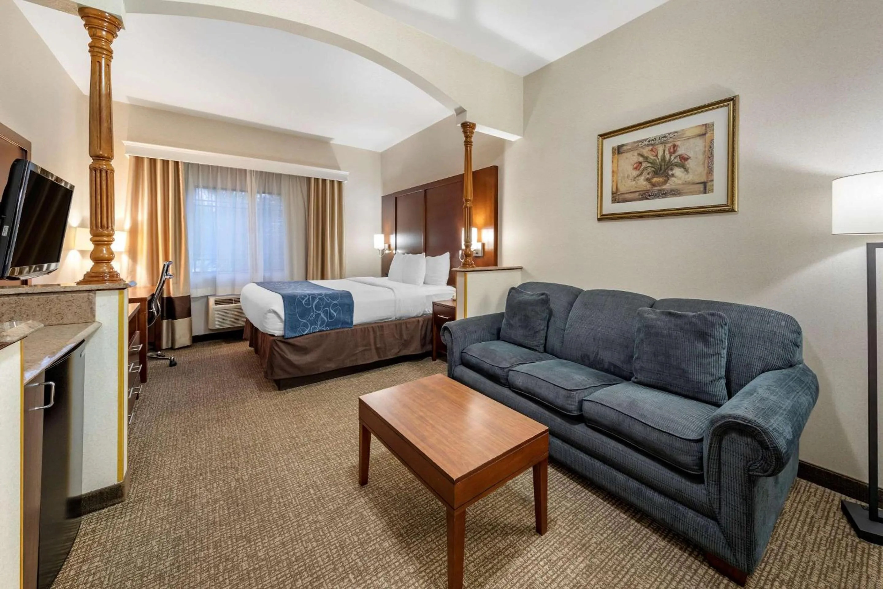 Suite, 1 King Bed with Sofabed in Comfort Suites Redlands