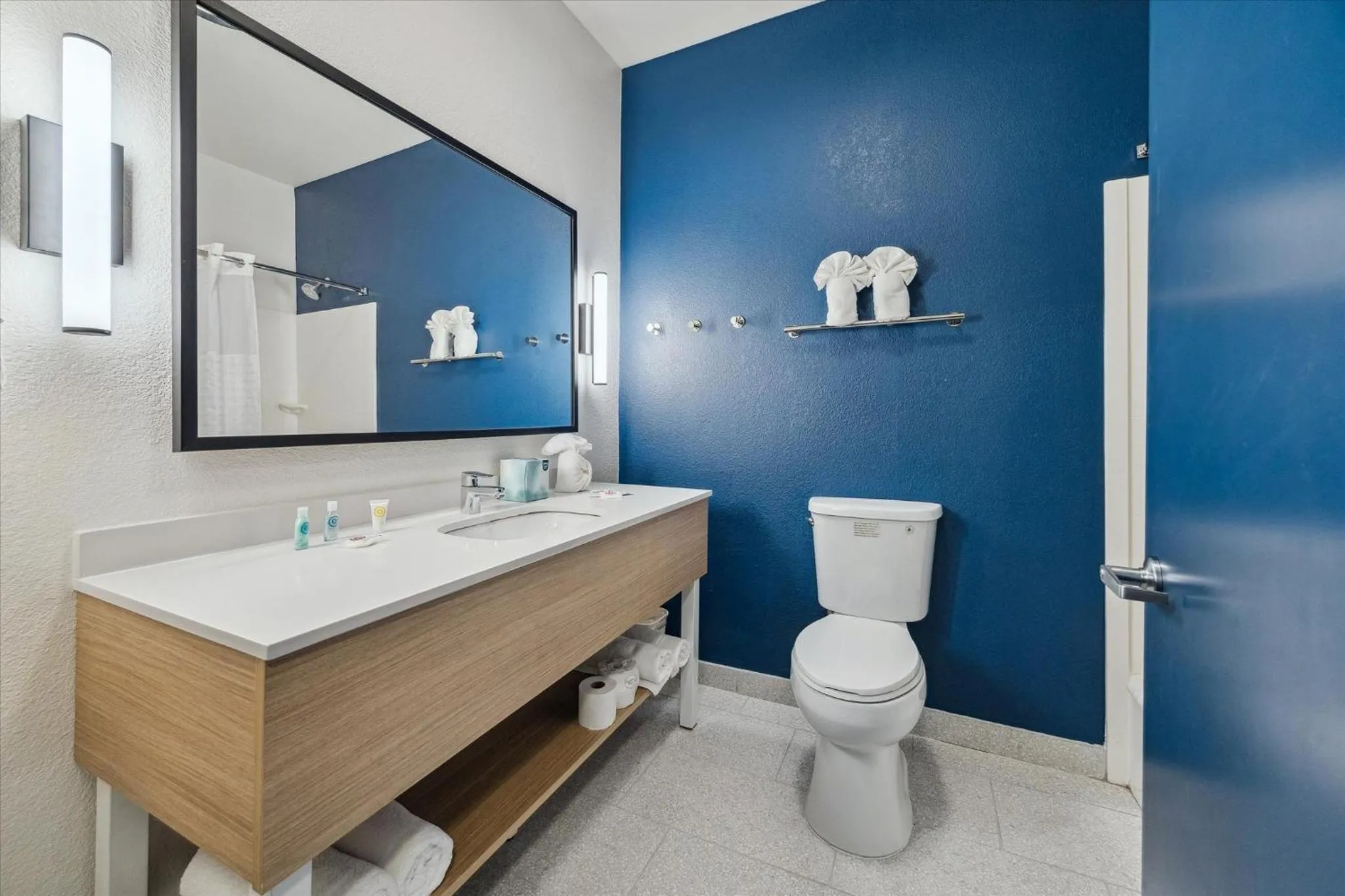 King Suite in Comfort Suites - Near the Galleria