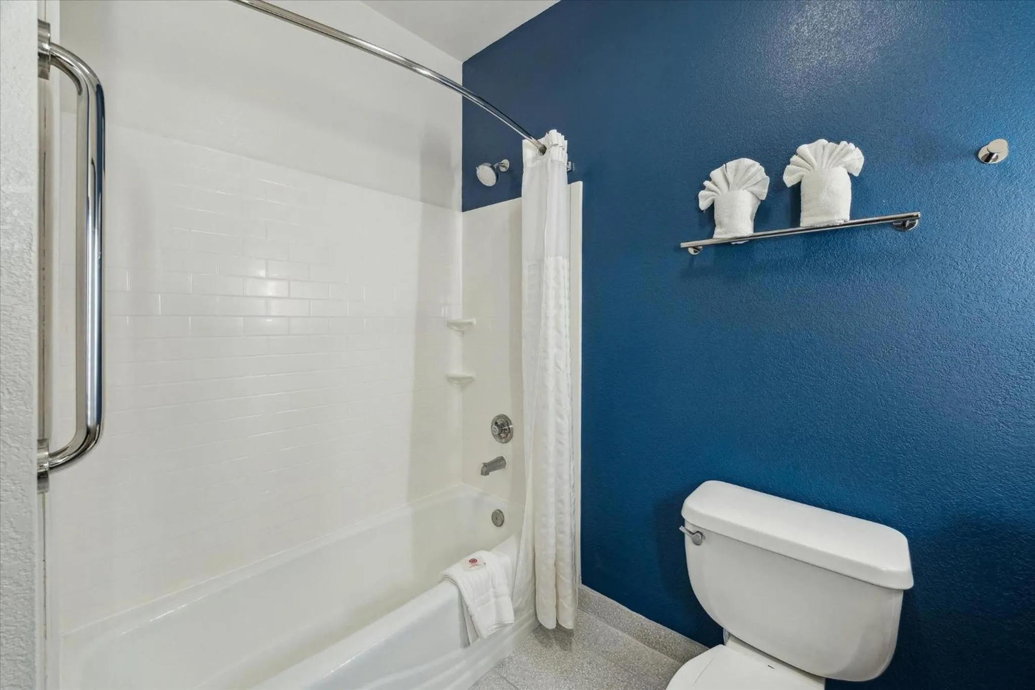 Suite with Two Double Beds in Comfort Suites - Near the Galleria