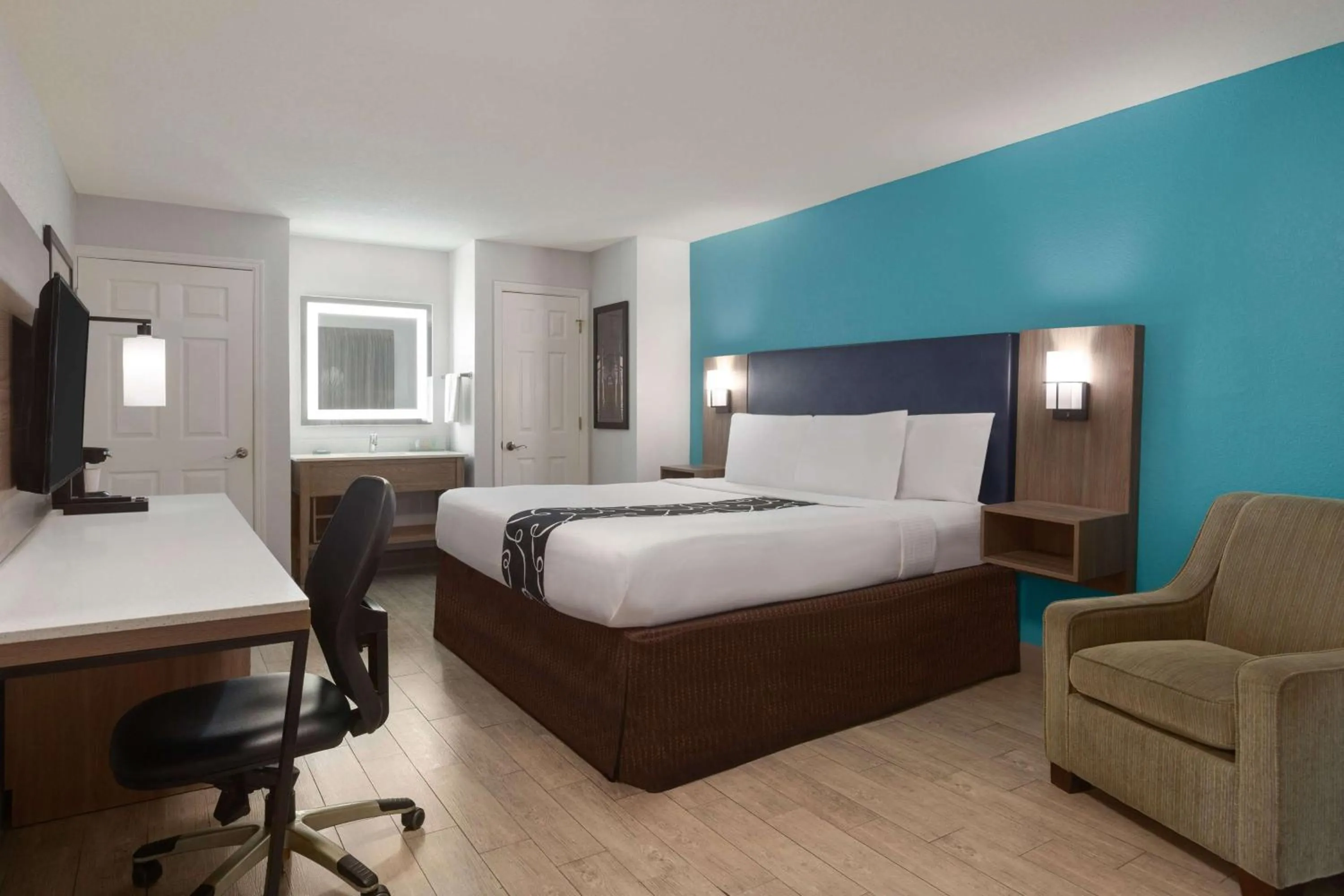 King Room with City View - Non-Smoking in La Quinta by Wyndham Oceanfront Daytona Beach