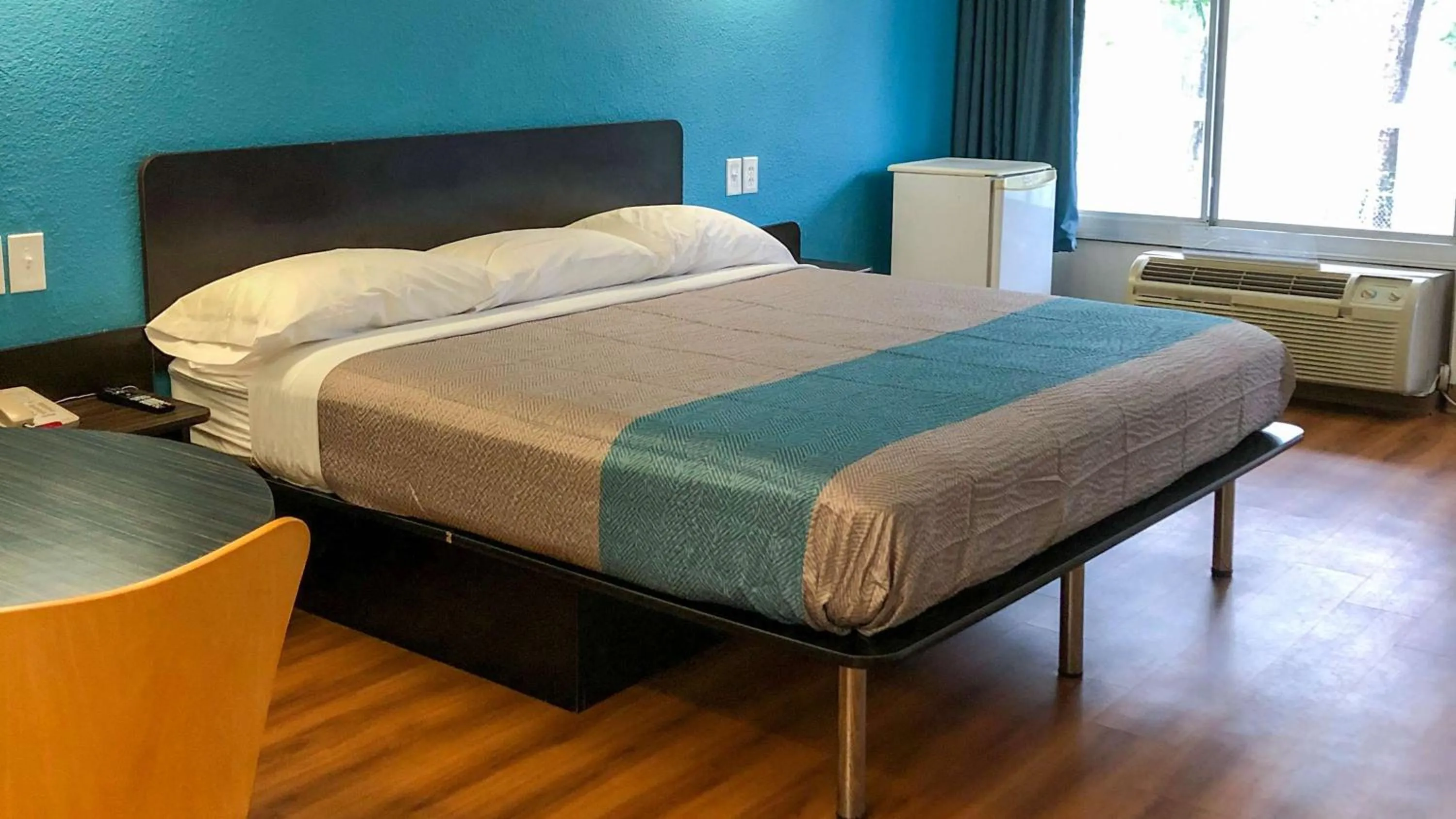 King Room - Smoking  in Motel 6-Daytona Beach, FL - Speedway