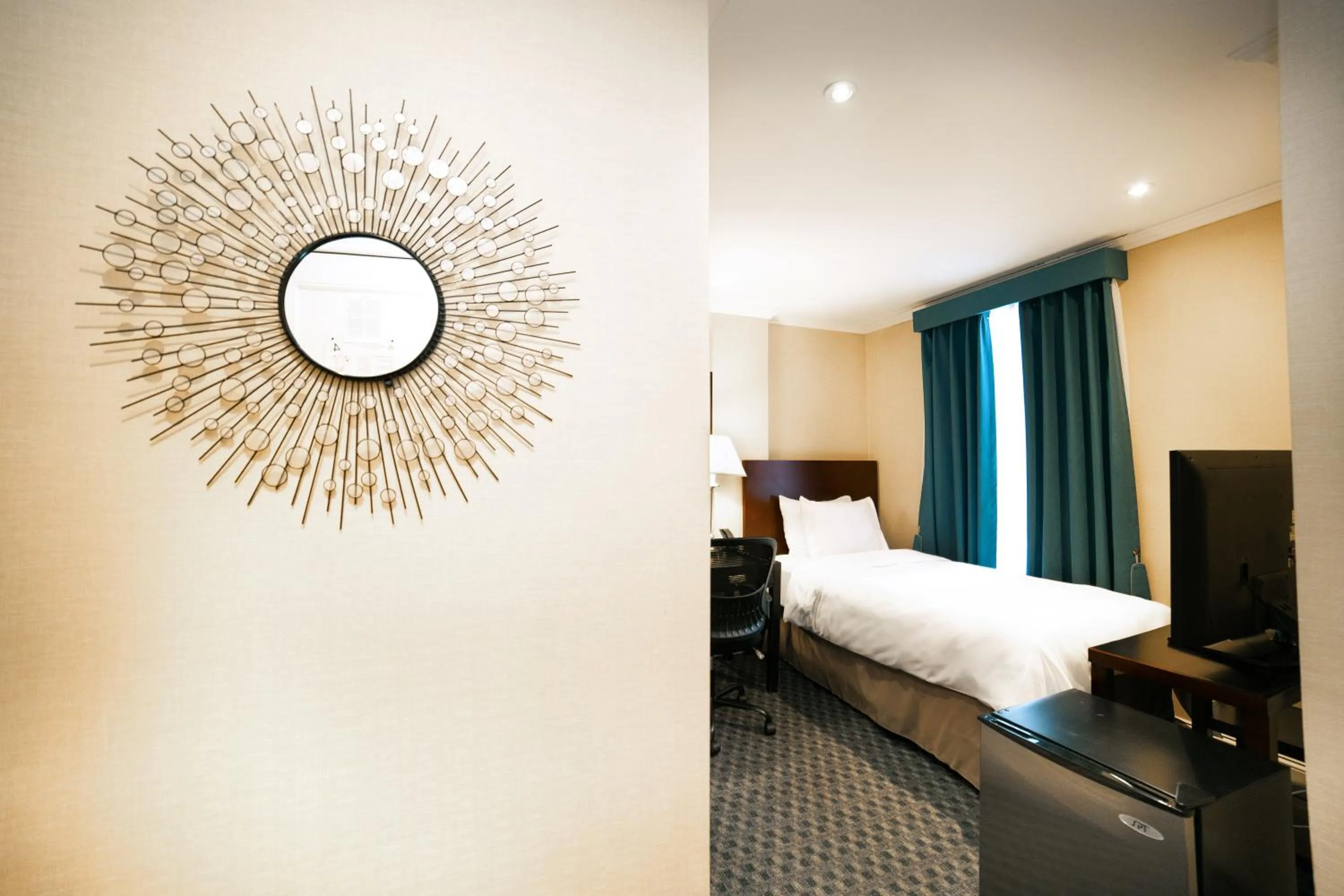 Single Room in Hotel Stanford