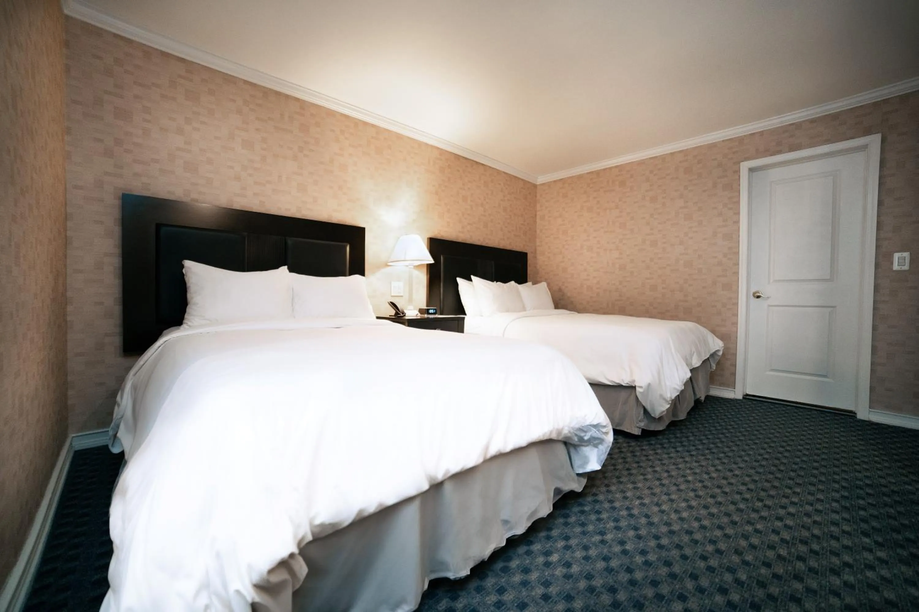 Queen Room with Two Queen Beds - Disability Access in Hotel Stanford