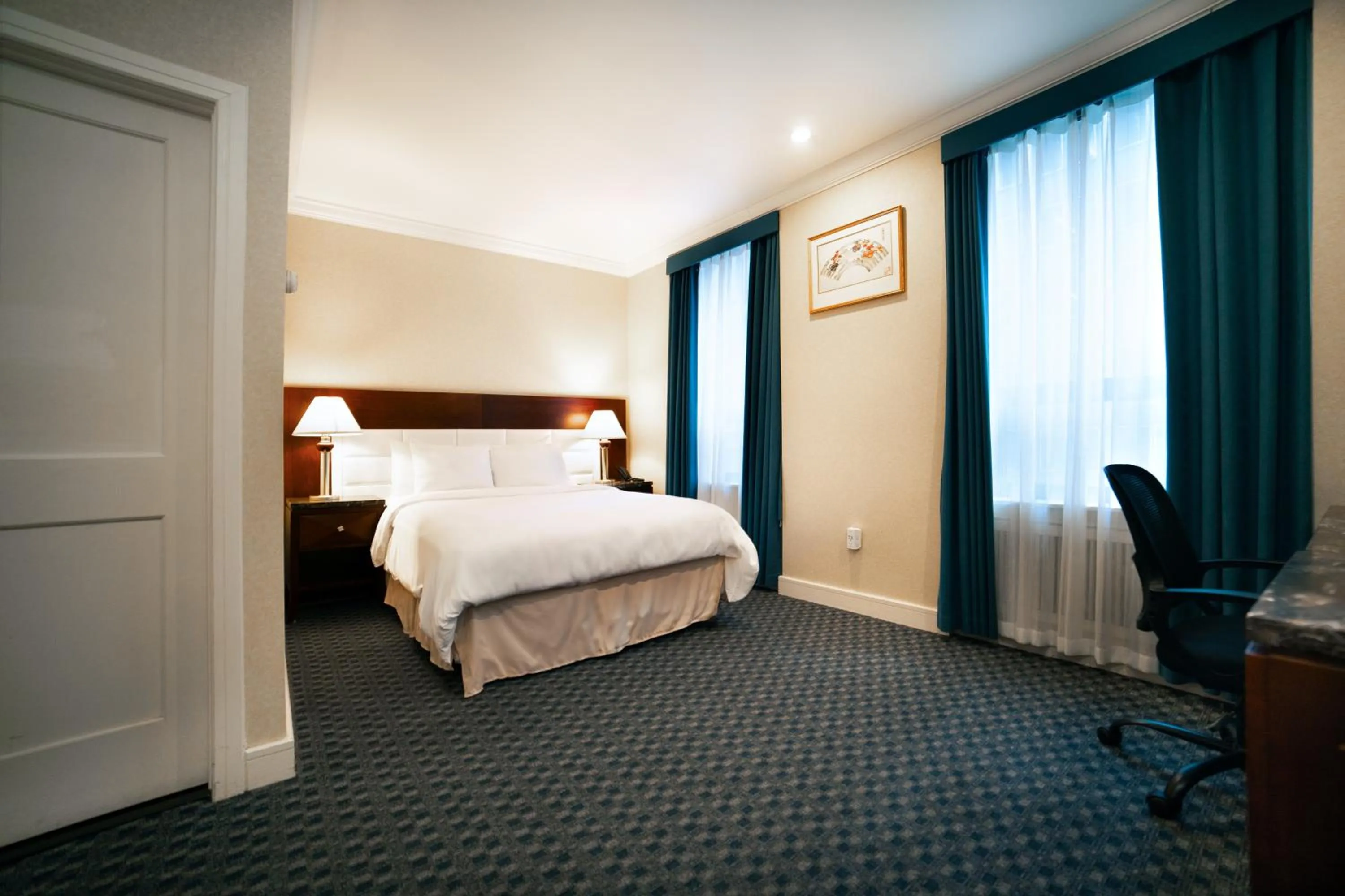 Queen Room in Hotel Stanford