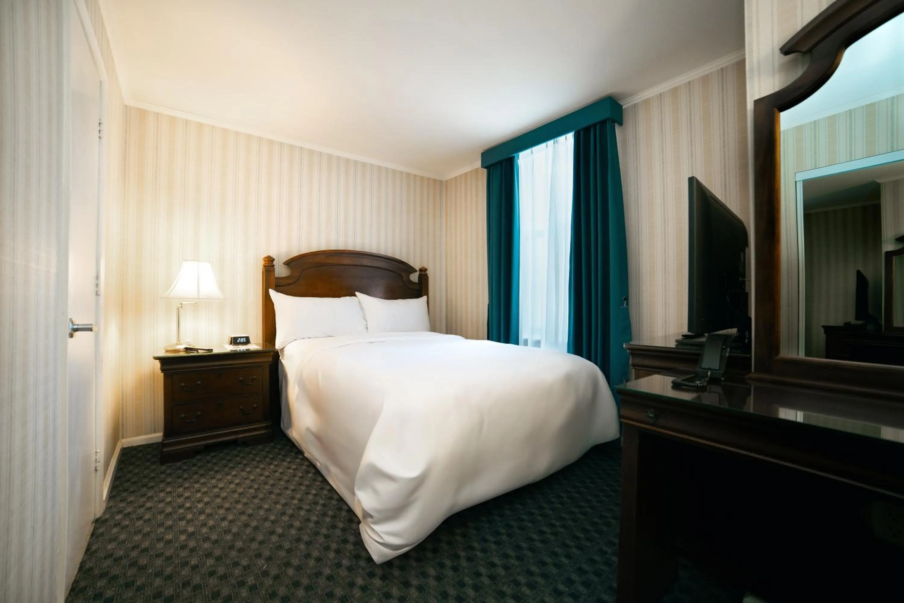 Budget Double Room in Hotel Stanford