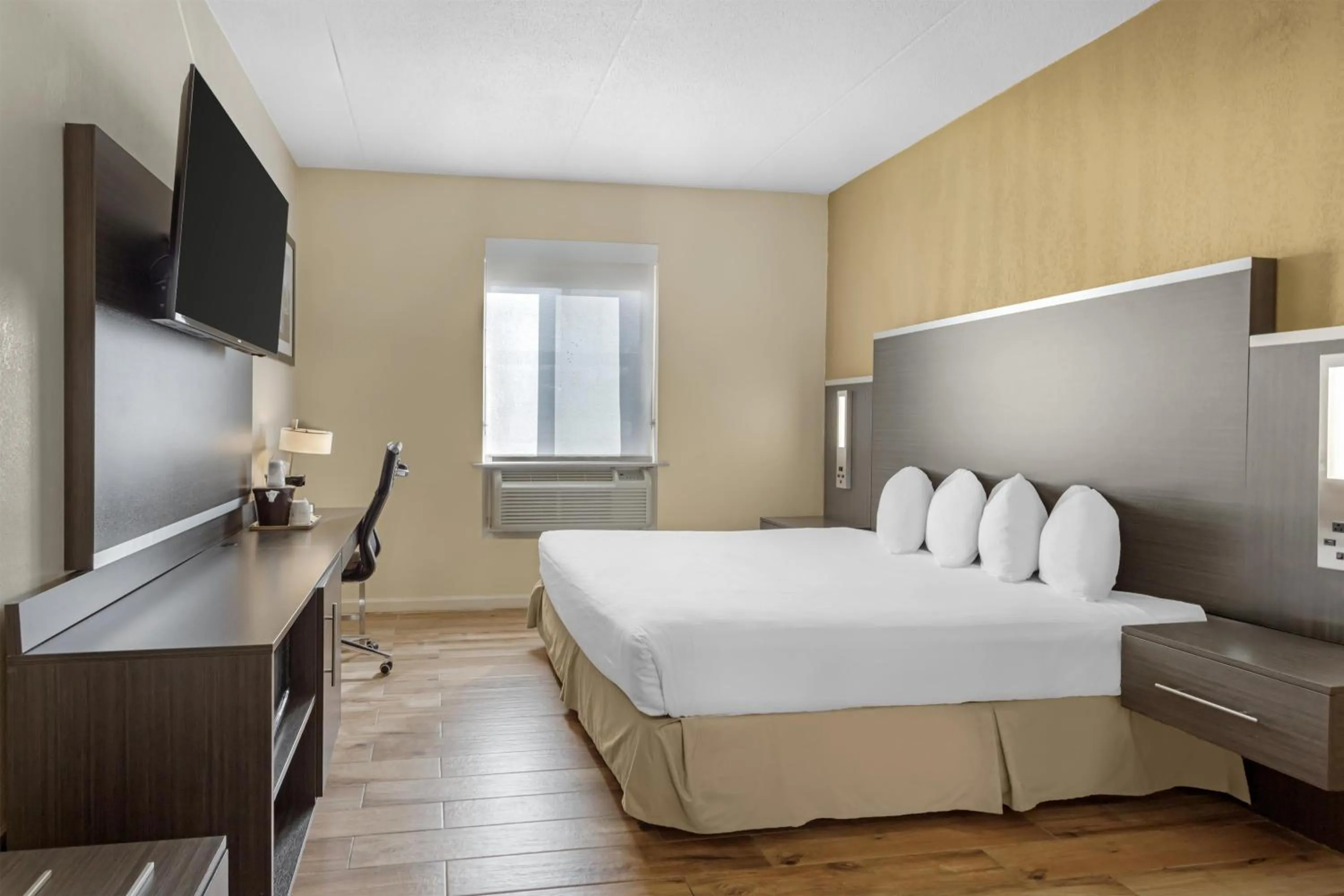 King Room - Lower Floor in Best Western Jamaica Inn