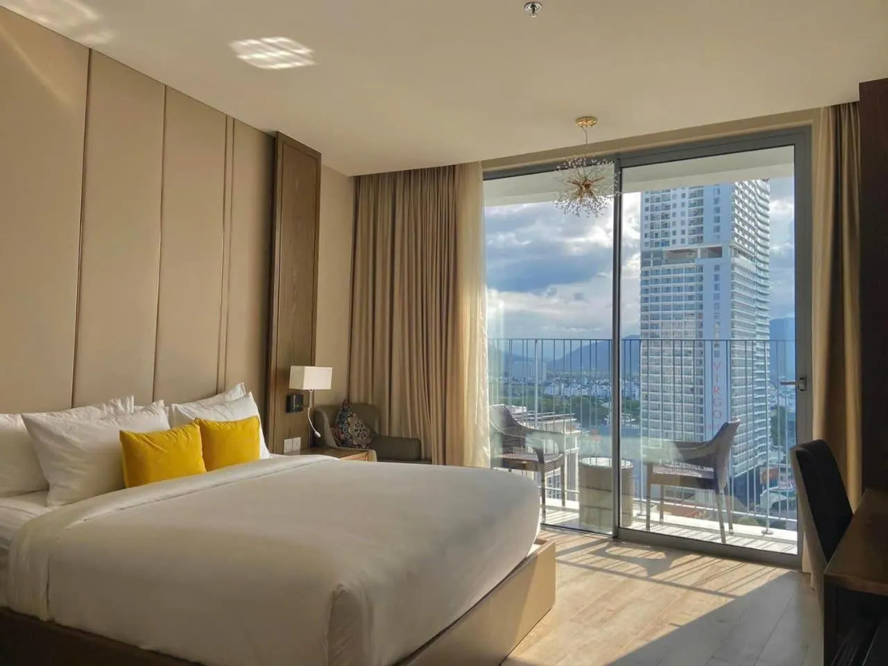 Executive King Studio Cityview in Holi Panorama Condotel
