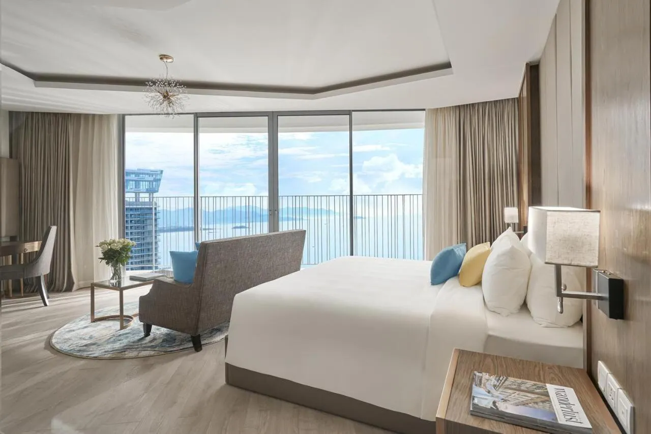 Grand studio panoramic ocean view with bathtub in Holi Panorama Condotel