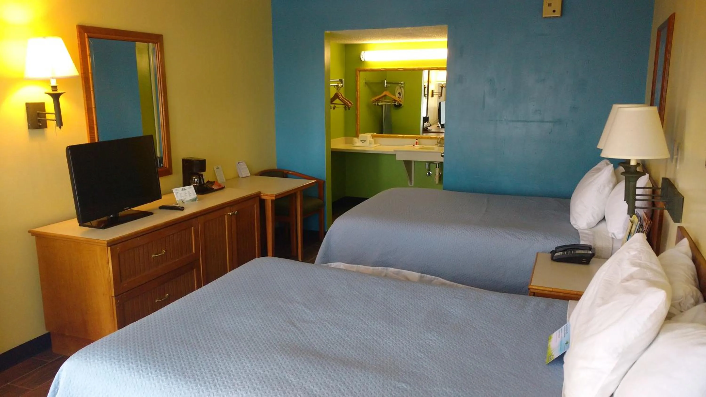 Suite with Two Double Beds - Non-Smoking in Rodeway Inn Davenport-Champions Gate