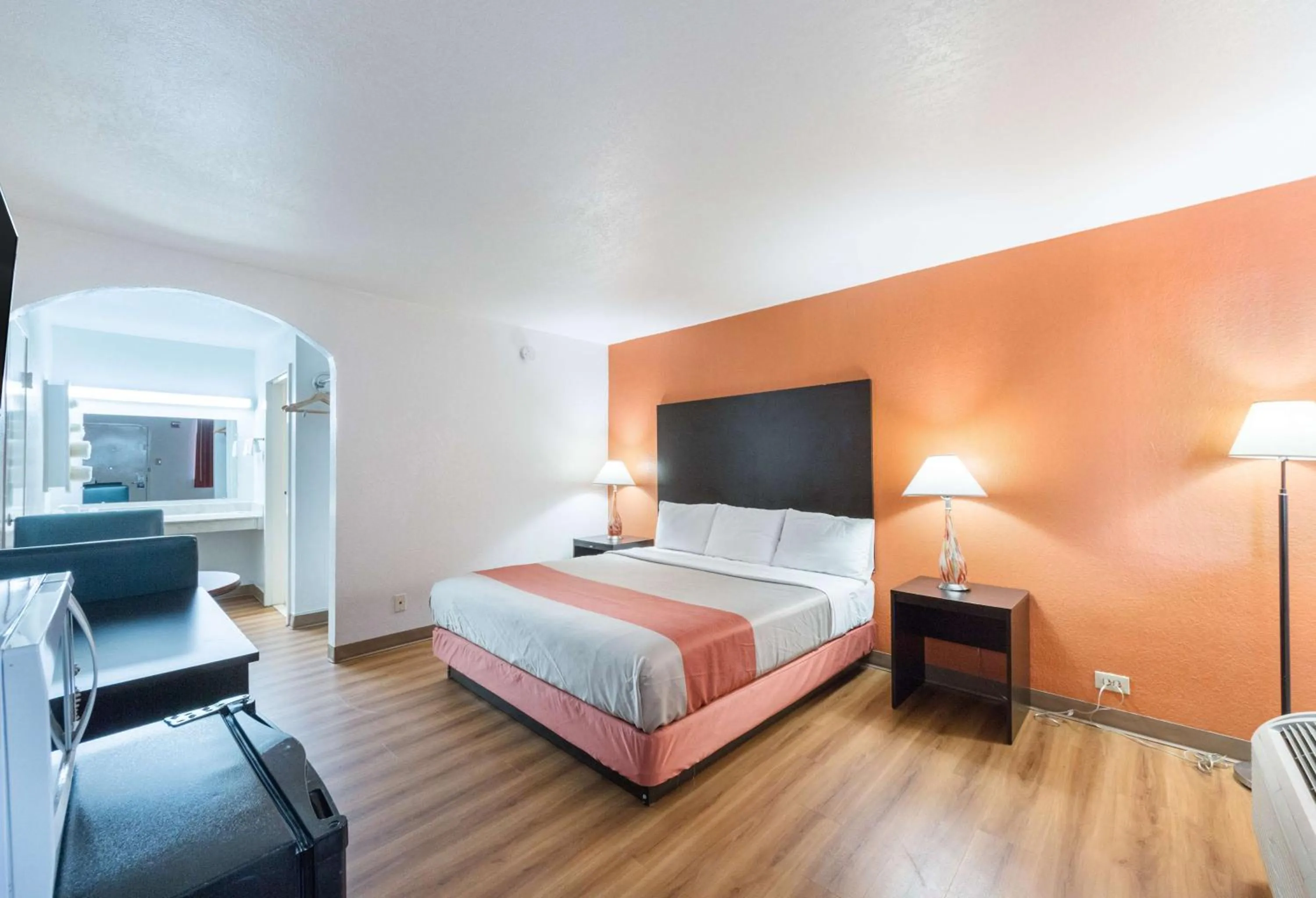 King Room - Non-Smoking in Motel 6 San Antonio TX I10 West