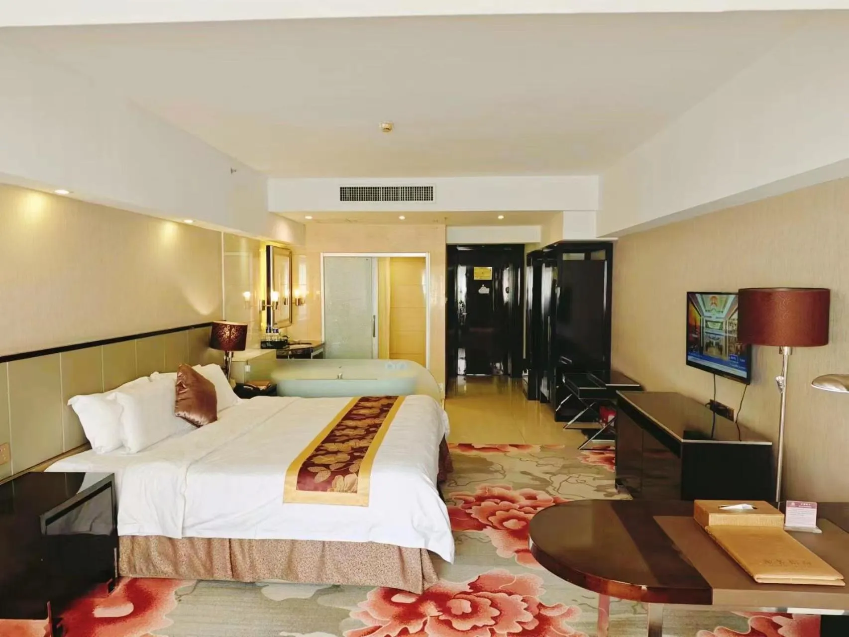 Superior King Room with City View in 广州克莱顿酒店 Clayton Hotel Pazhou Exhibition Center