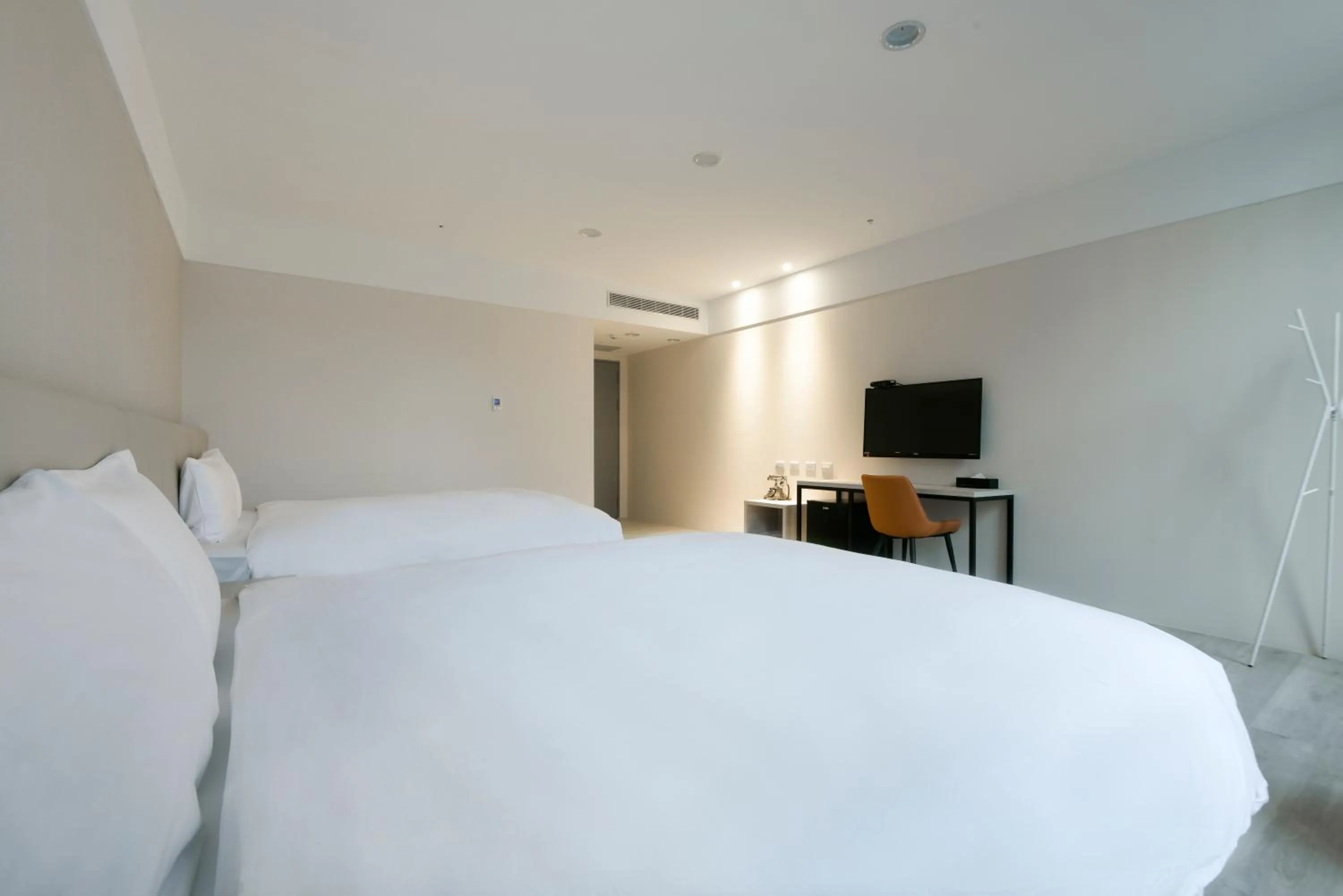 Deluxe Quadruple Room in Fengjia JinRui Hotel