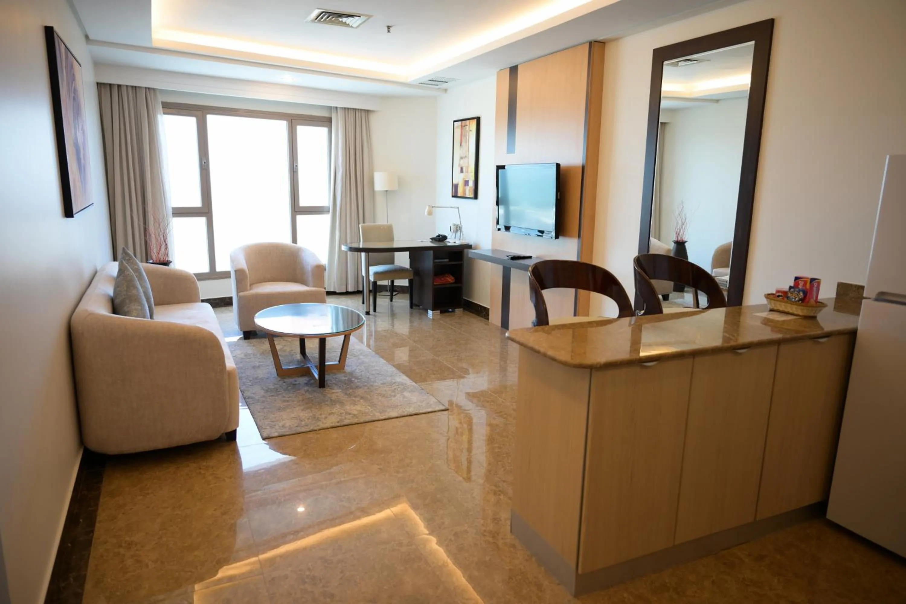 One-Bedroom Apartment with King Bed and Kitchenette - Smoking in Best Western Plus Mahboula