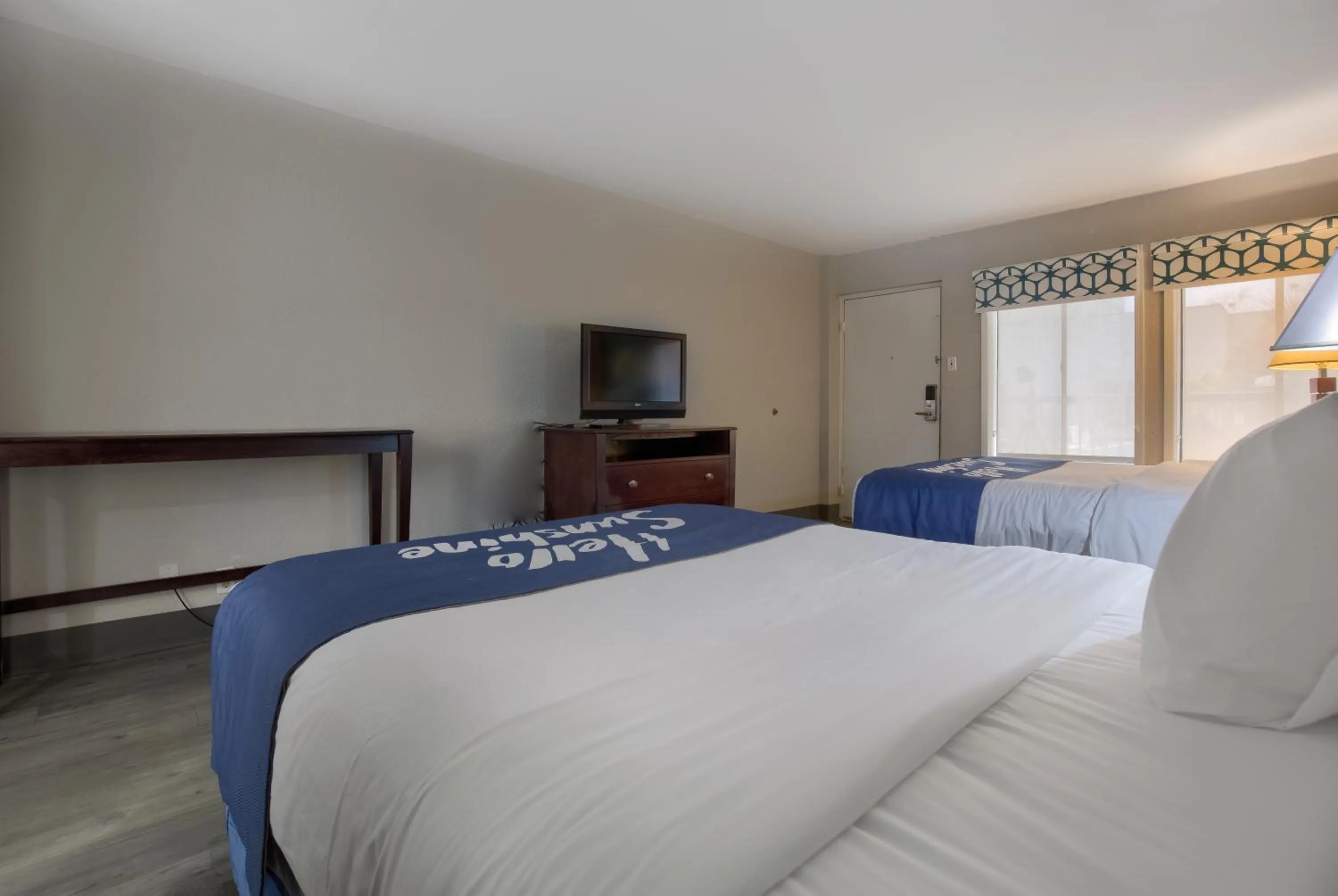 Queen Room with Two Queen Beds - Non-Smoking in Days Inn by Wyndham Mobile I-65
