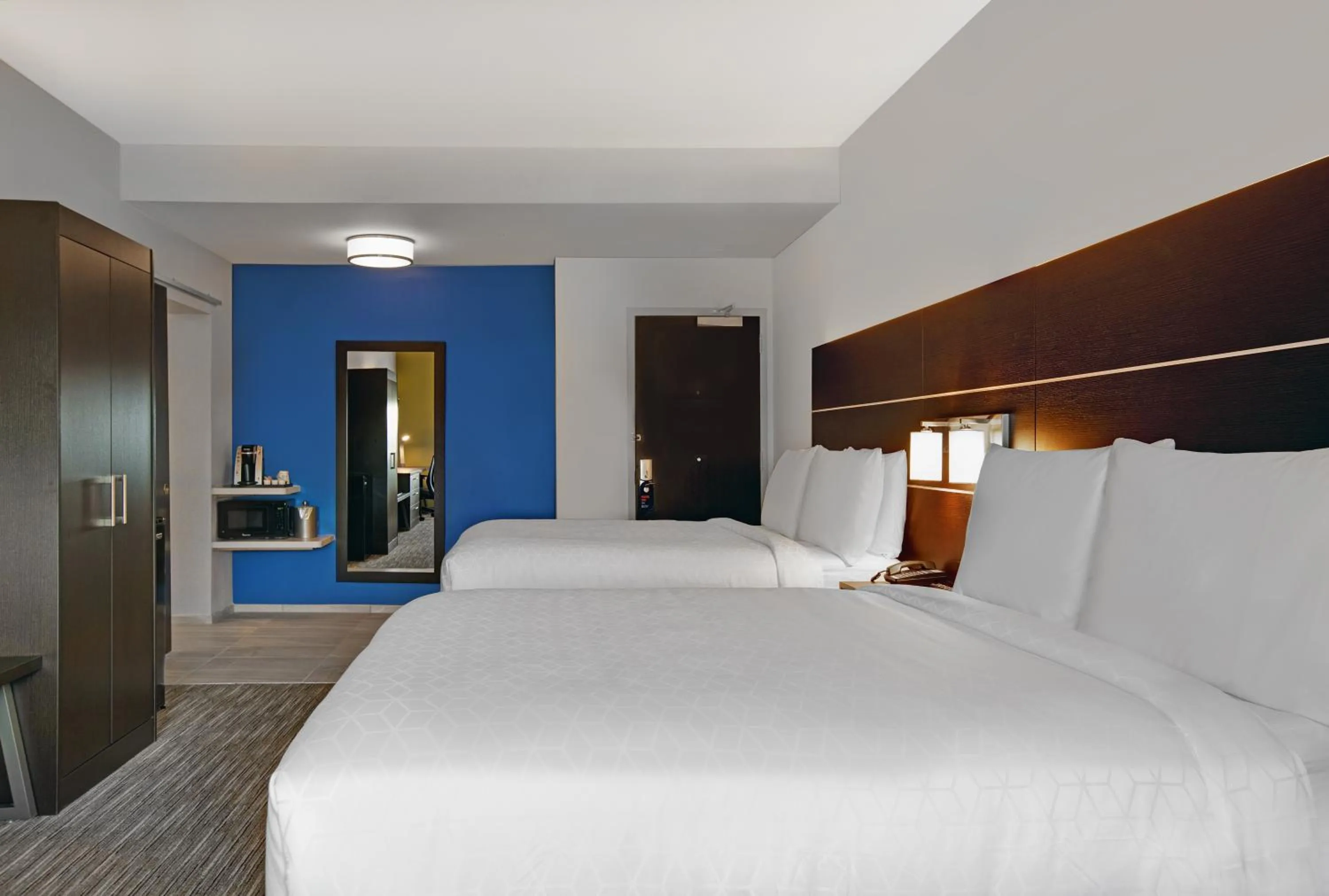 Standard Room with Two Queen Beds in Holiday Inn Express & Suites - Milwaukee - Brookfield by IHG