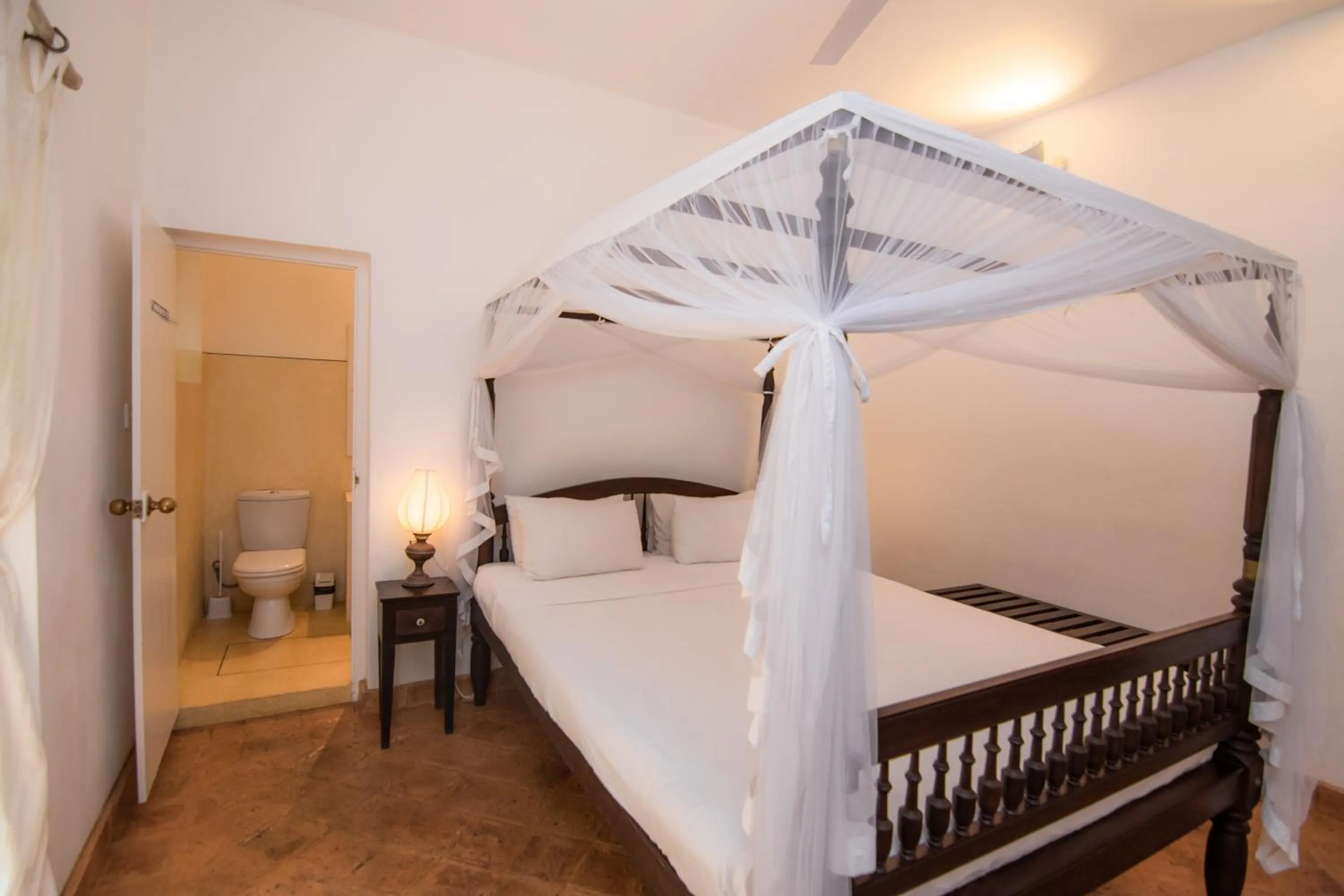Superior Double Room with Courtyard  - single occupancy in Mango House - Galle Fort